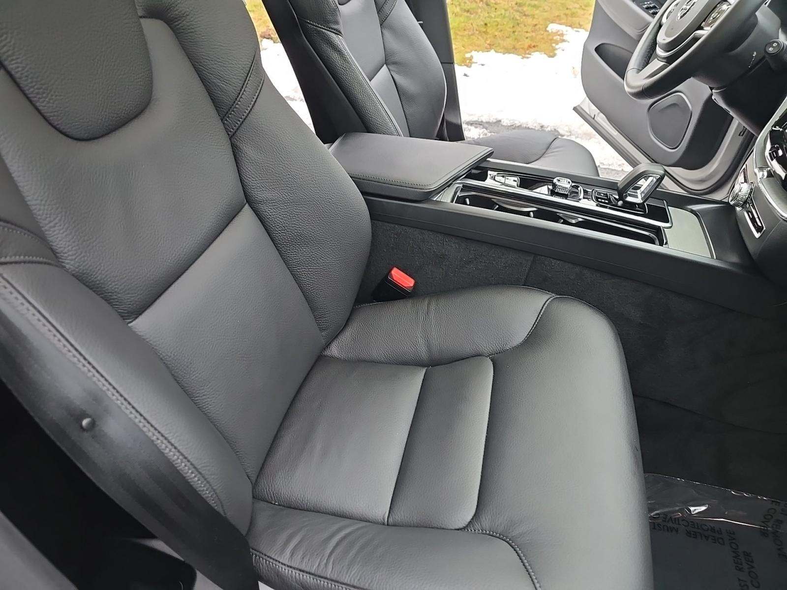 2025 Volvo XC60 B5 Plus AWD