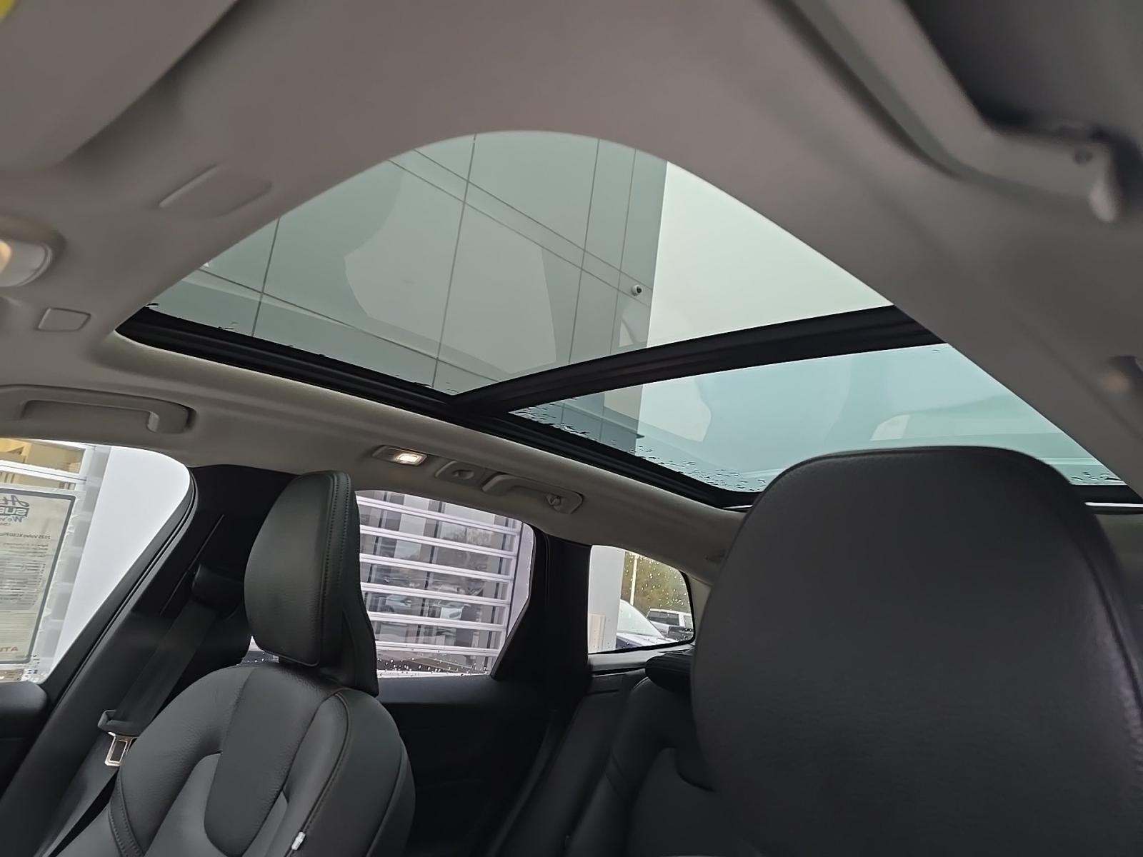 2025 Volvo XC60 B5 Plus AWD