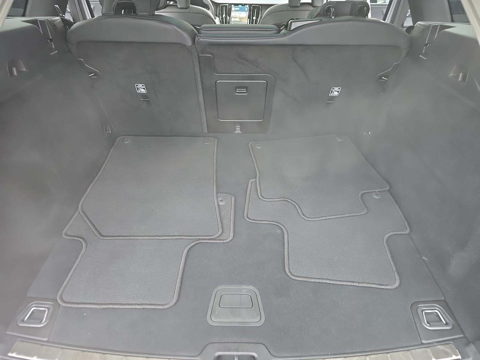 2025 Volvo XC60 B5 Plus AWD