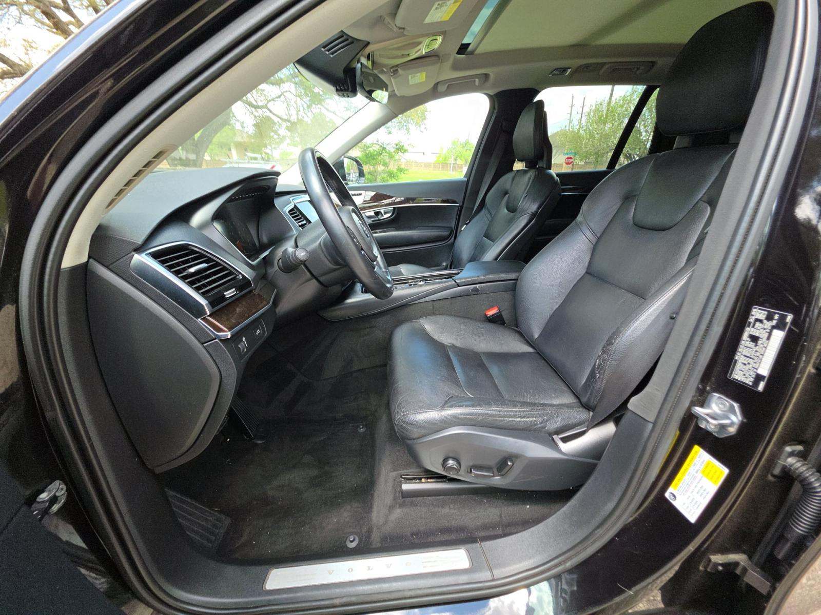 2016 Volvo XC90 T6 Momentum AWD