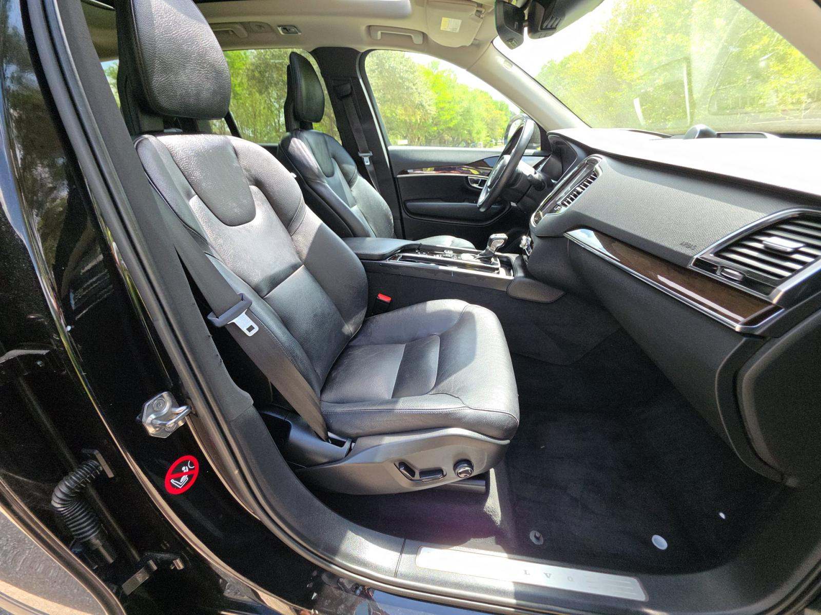 2016 Volvo XC90 T6 Momentum AWD