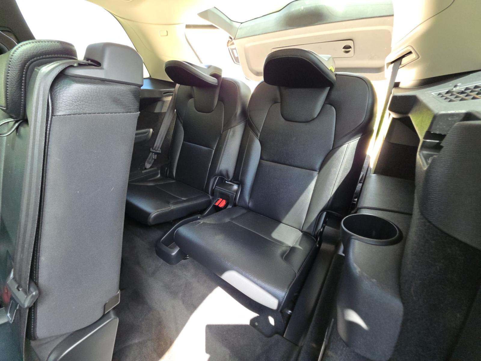 2016 Volvo XC90 T6 Momentum AWD