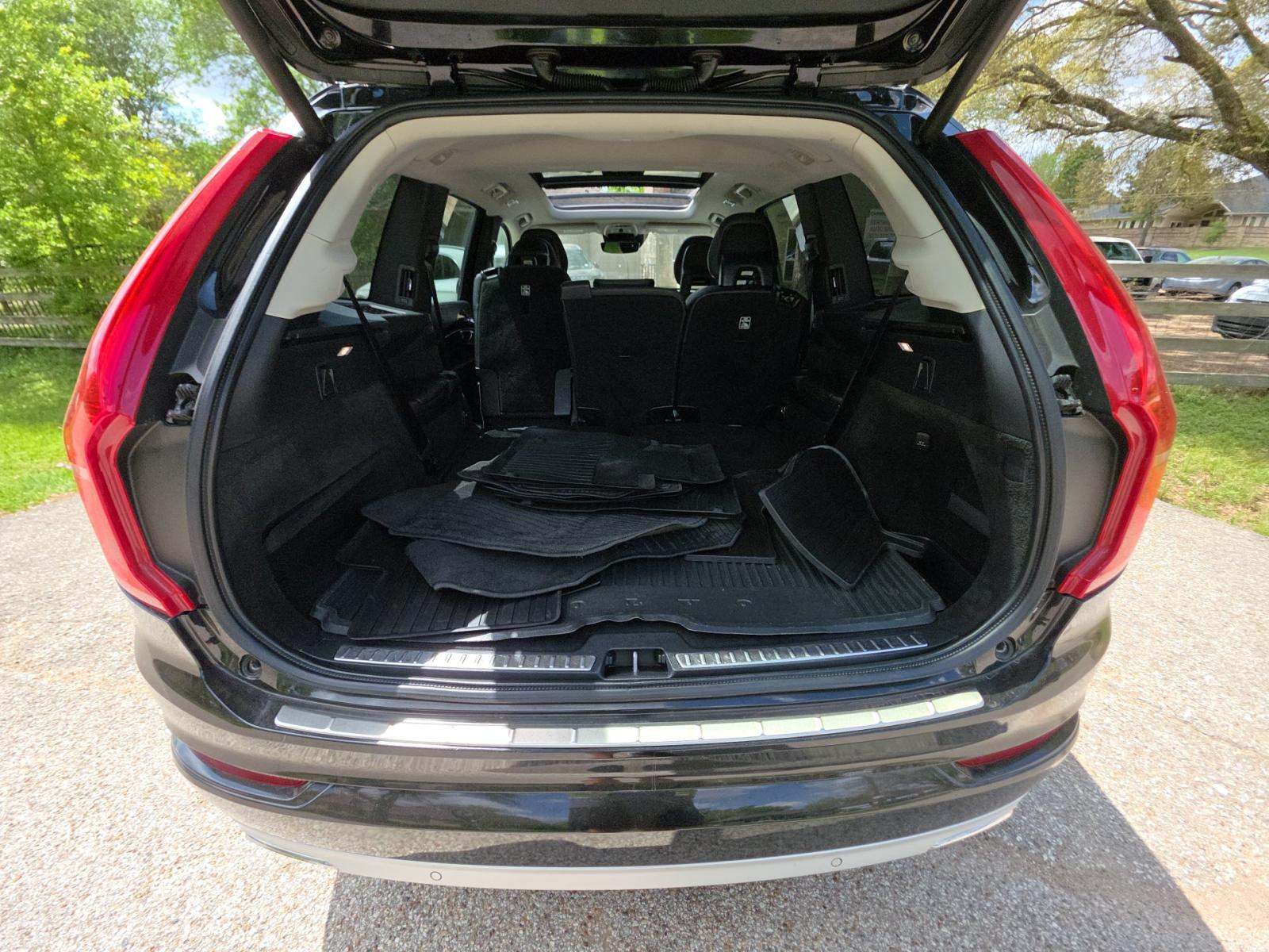 2016 Volvo XC90 T6 Momentum AWD