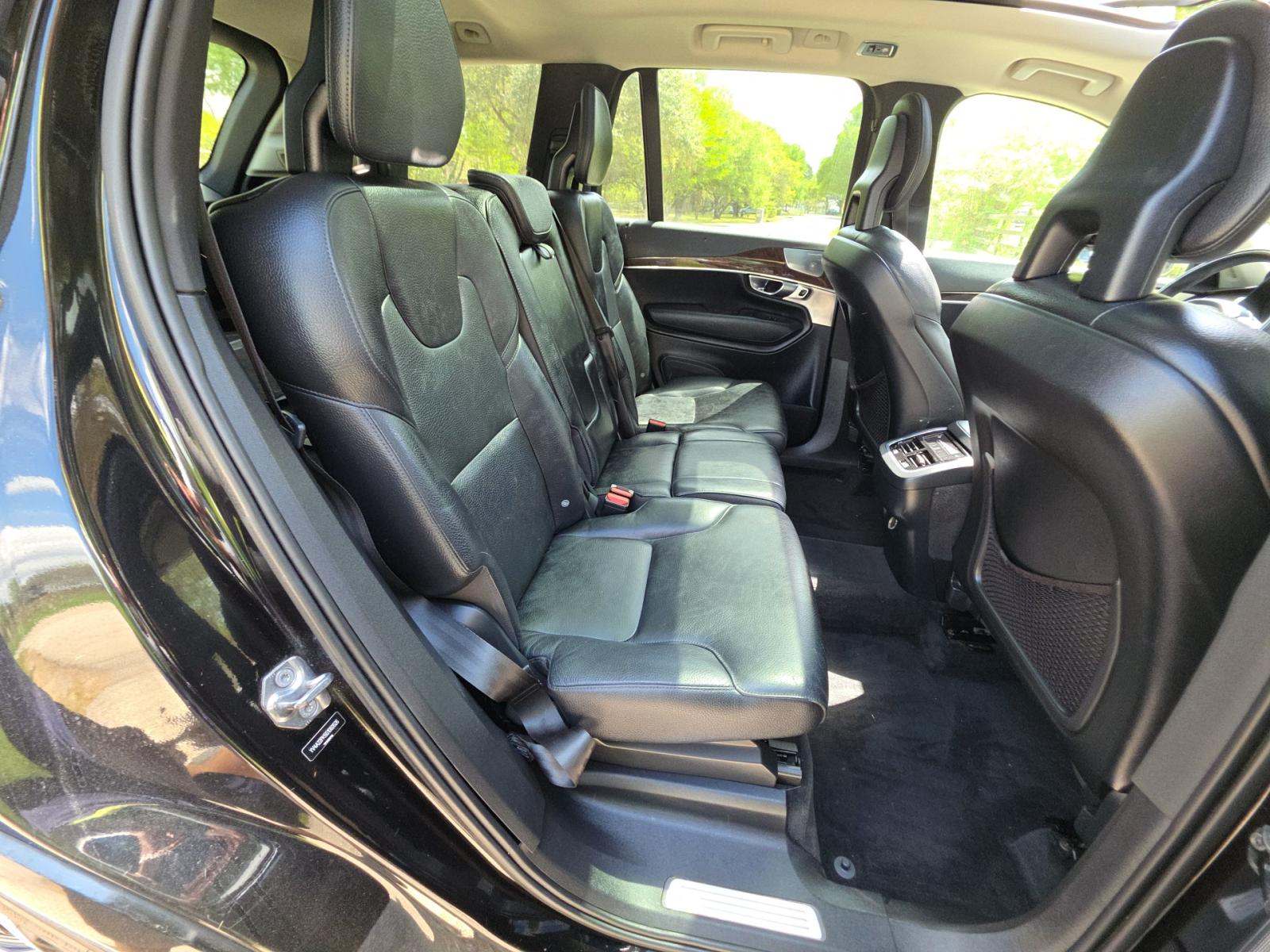 2016 Volvo XC90 T6 Momentum AWD