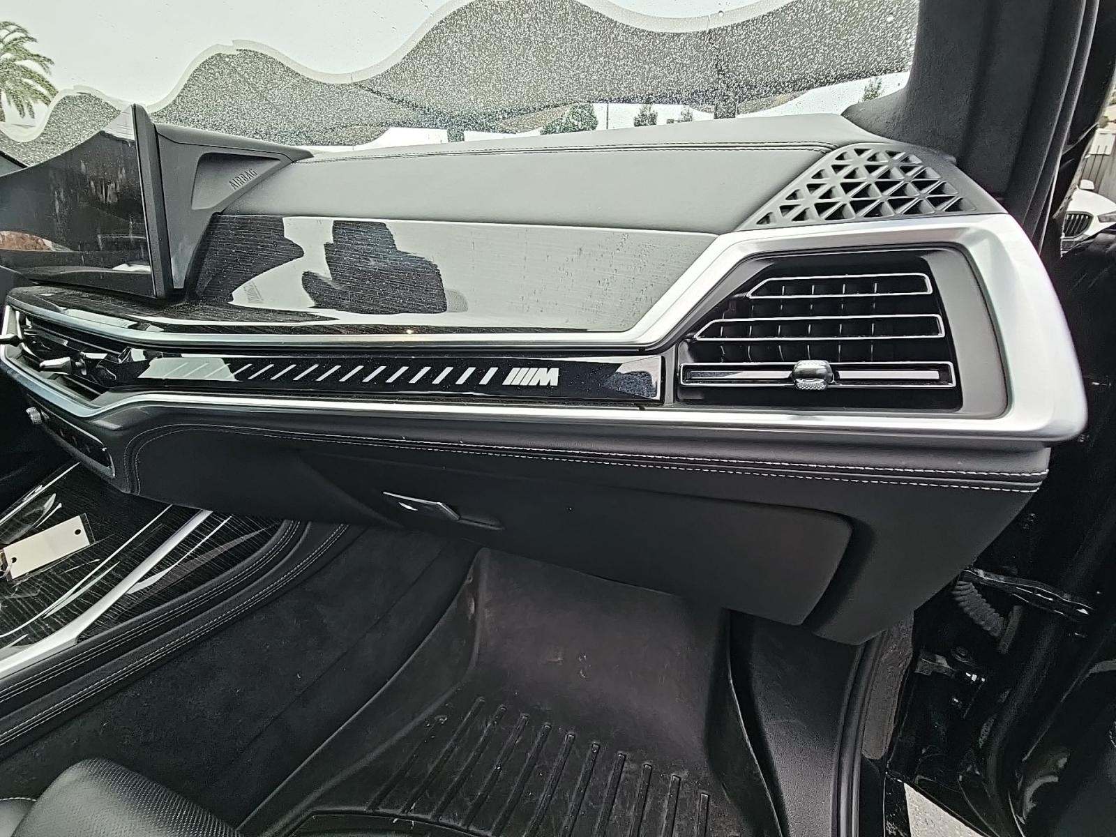 2023 BMW X7 M60i AWD