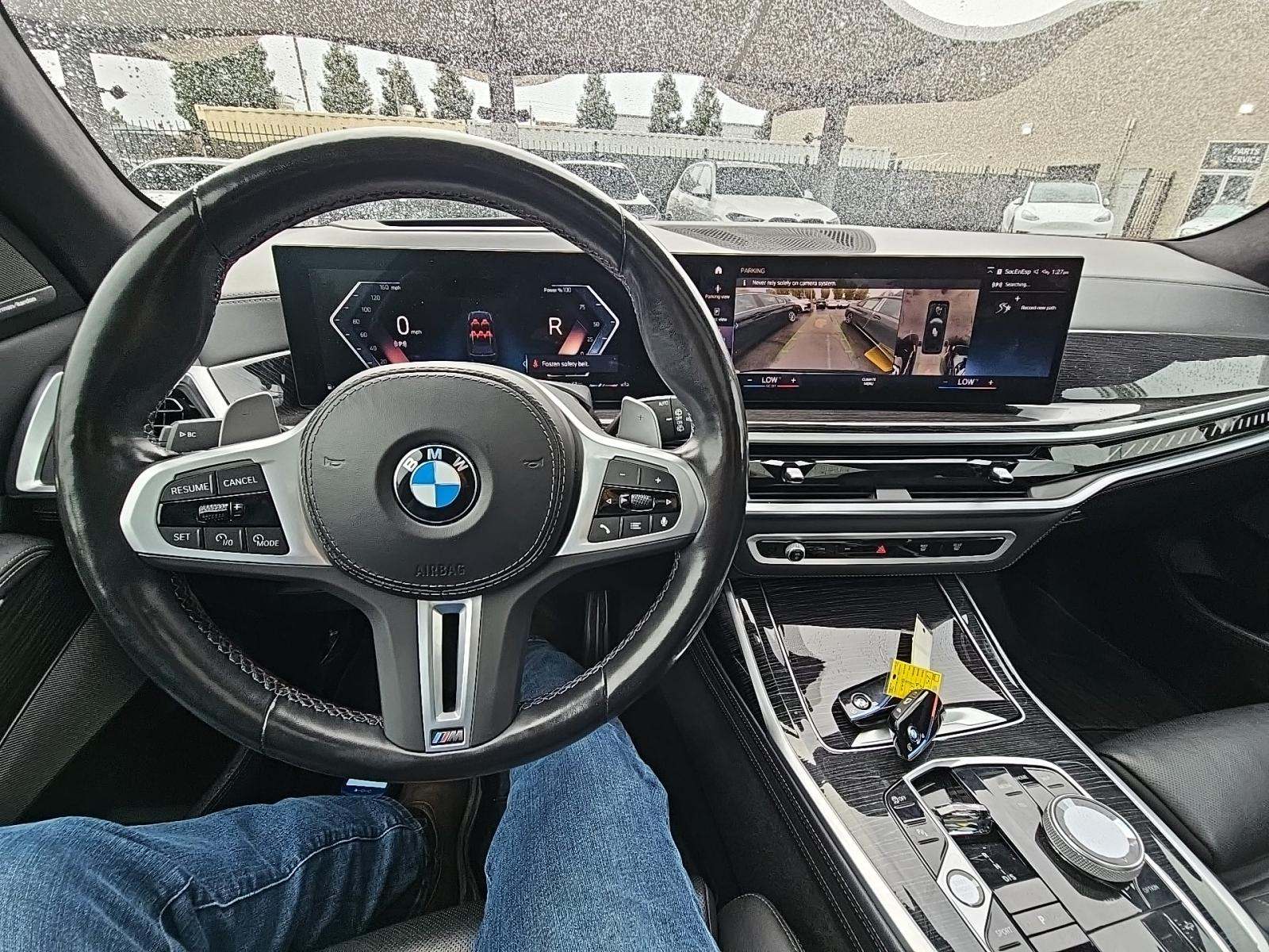 2023 BMW X7 M60i AWD