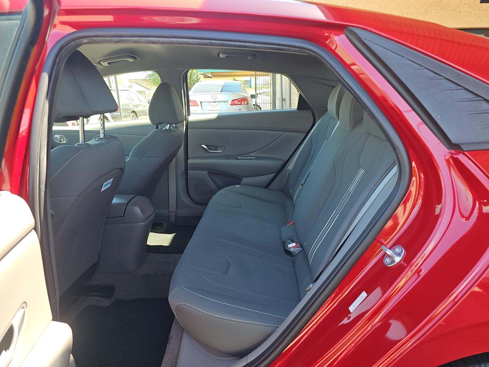 2023 Hyundai Elantra SEL FWD