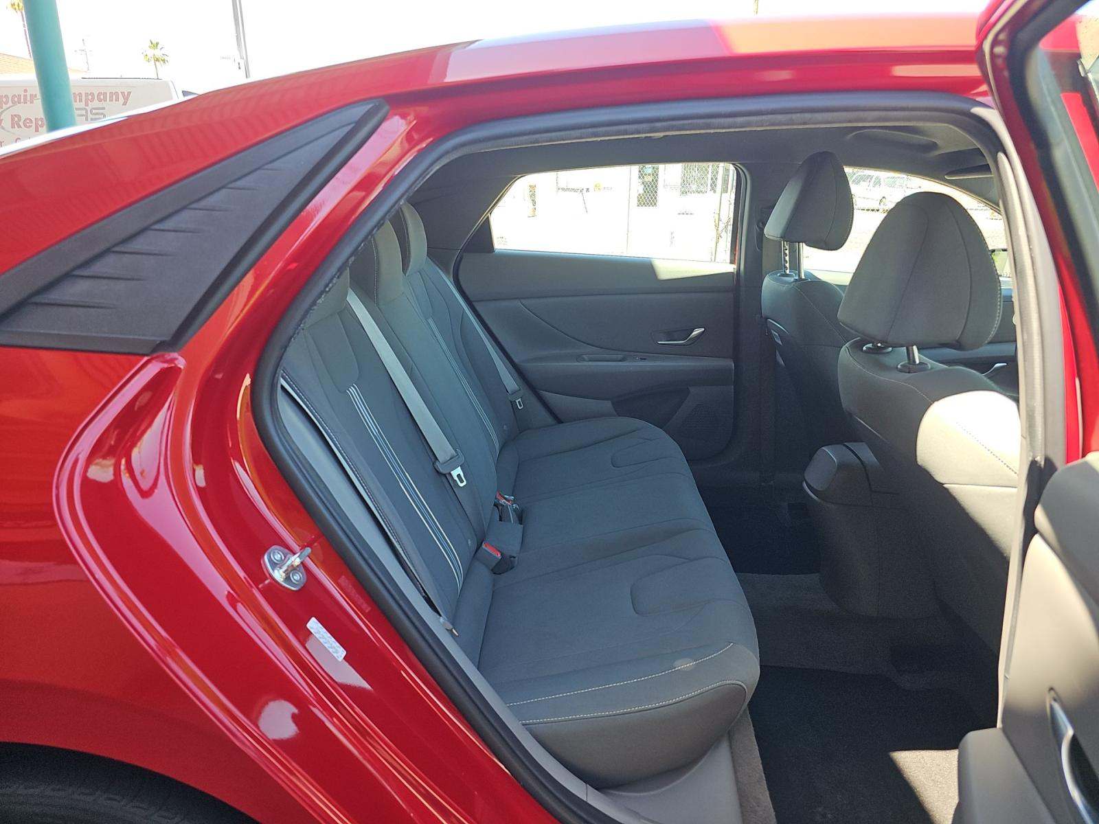 2023 Hyundai Elantra SEL FWD