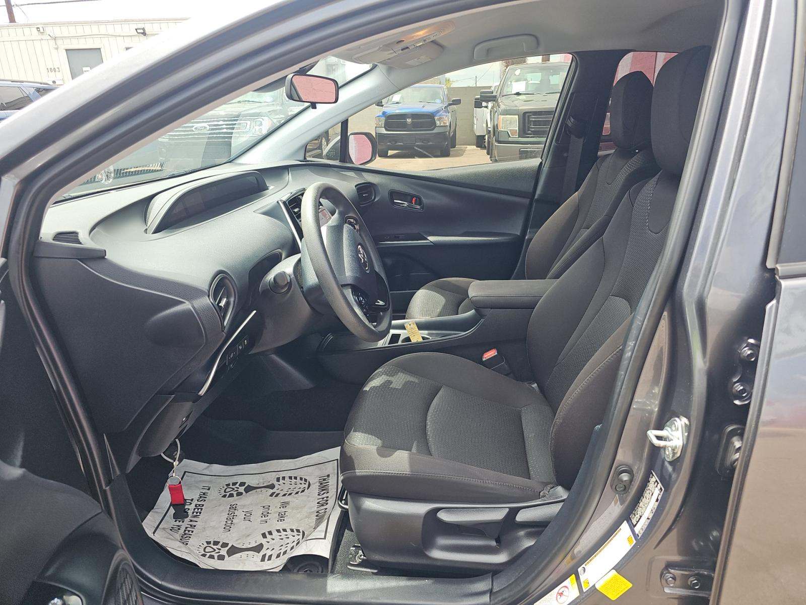 2022 Toyota Prius LE FWD