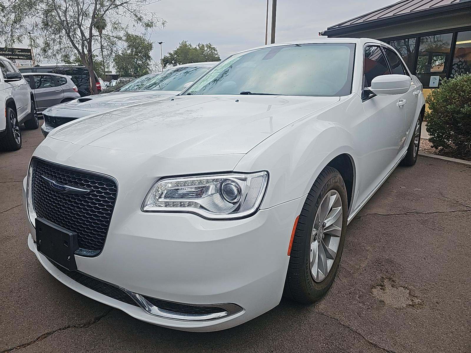 2022 Chrysler 300 Touring RWD