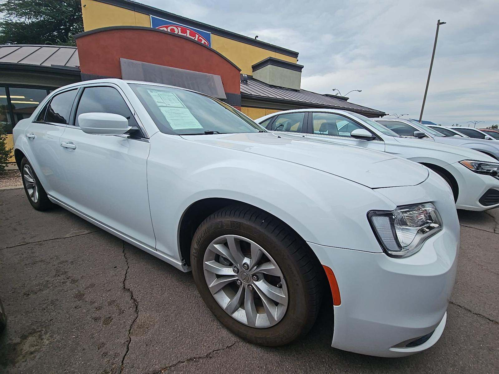 2022 Chrysler 300 Touring RWD