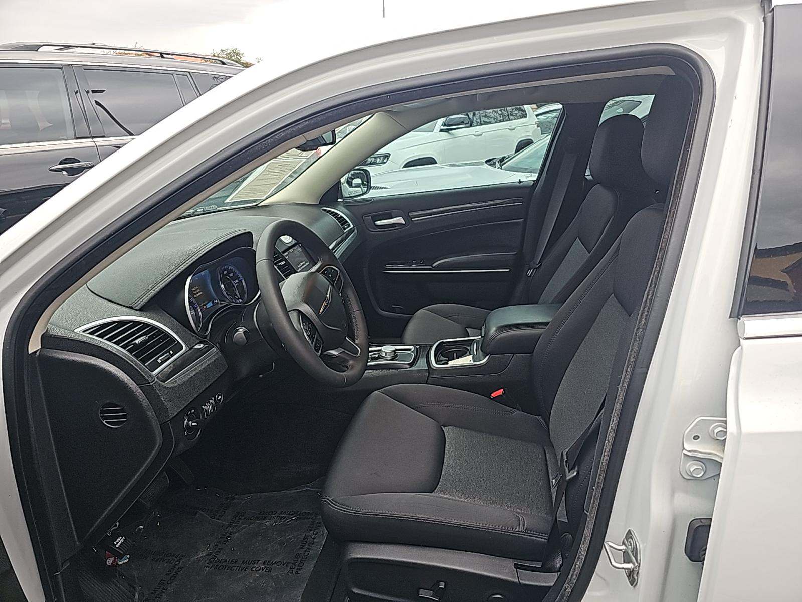 2022 Chrysler 300 Touring RWD