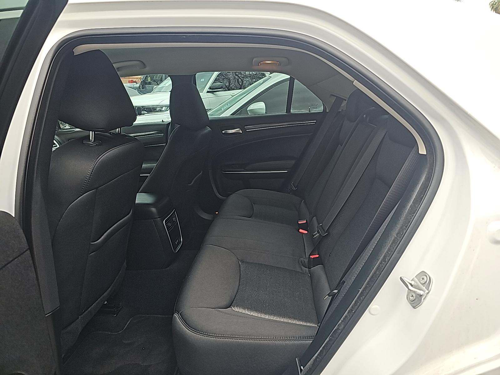 2022 Chrysler 300 Touring RWD