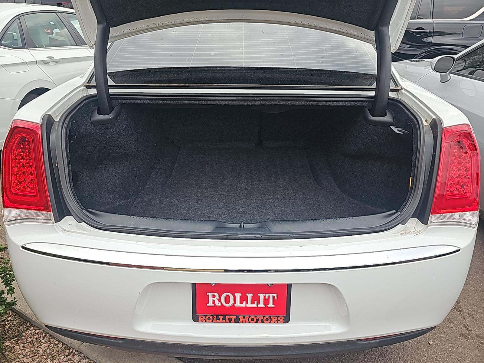 2022 Chrysler 300 Touring RWD