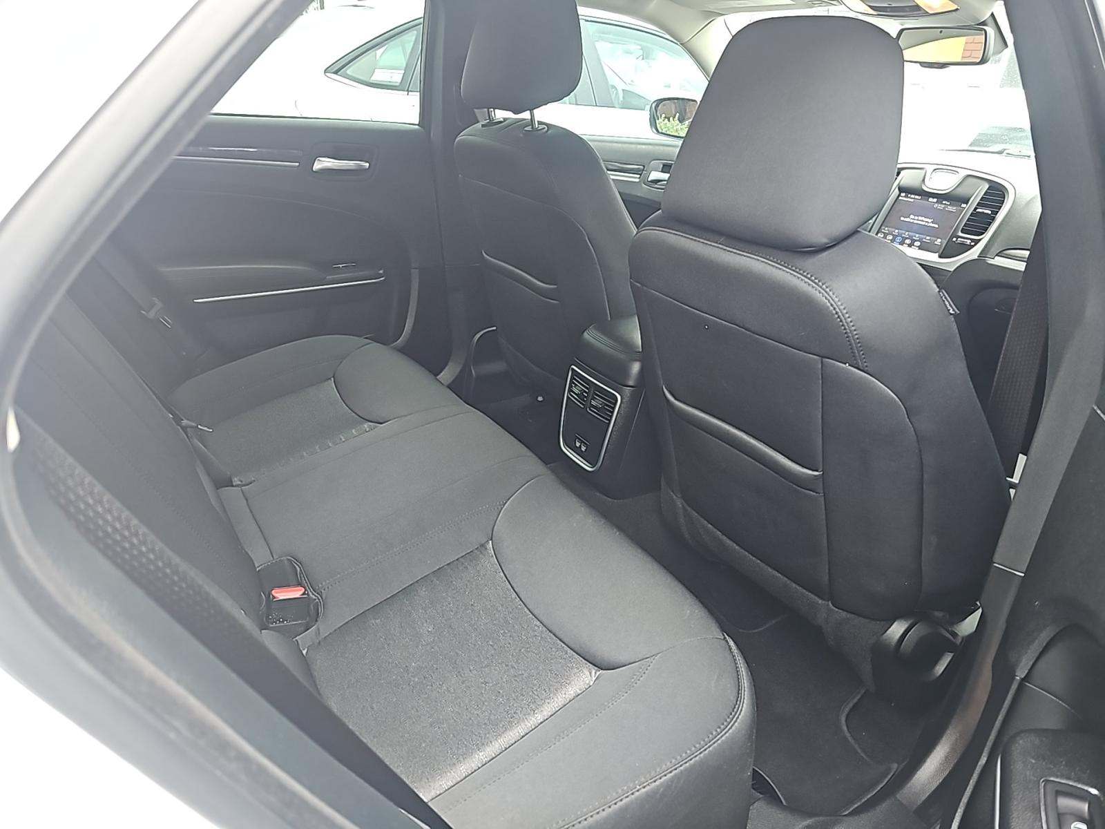 2022 Chrysler 300 Touring RWD