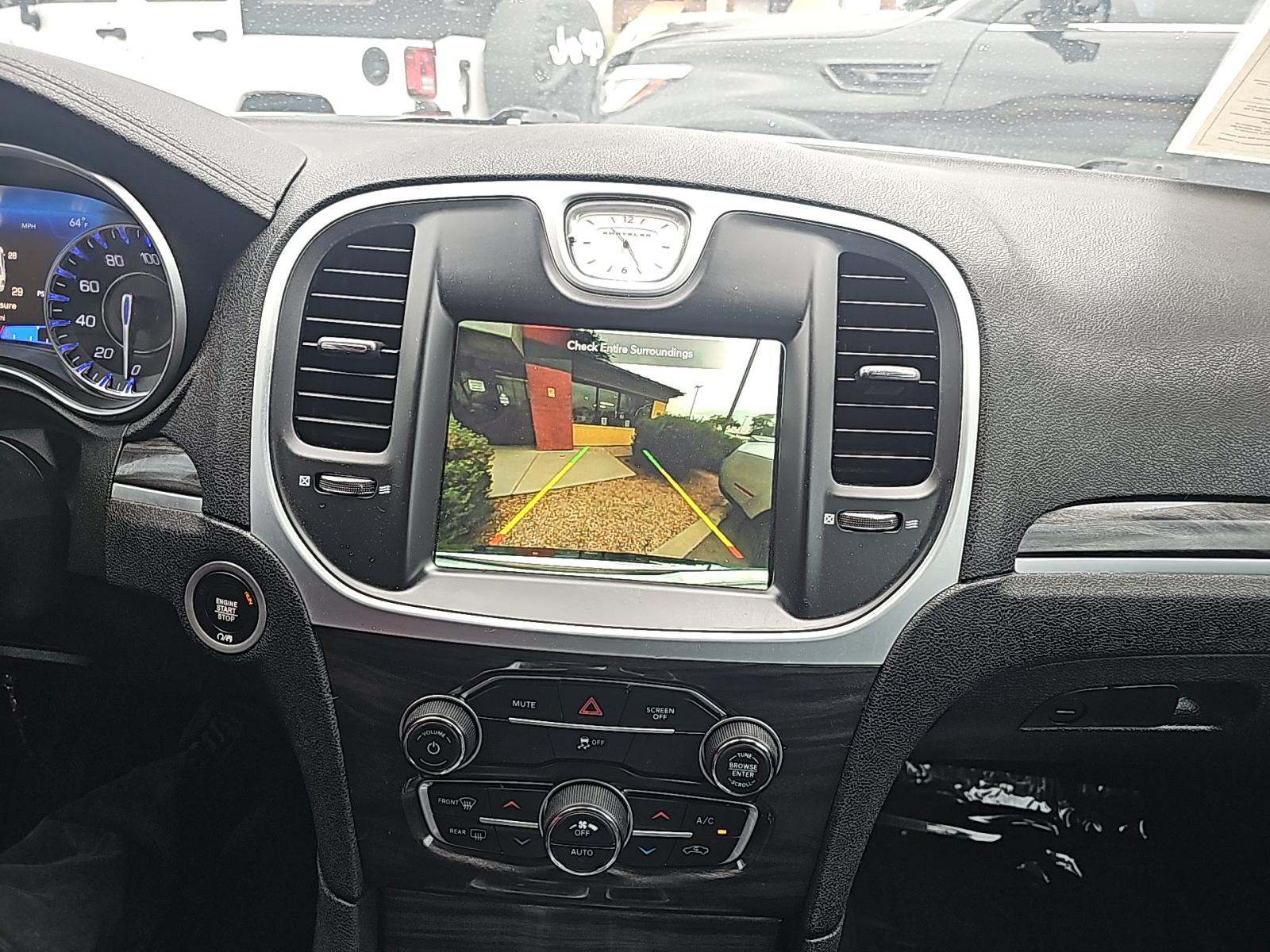 2022 Chrysler 300 Touring RWD