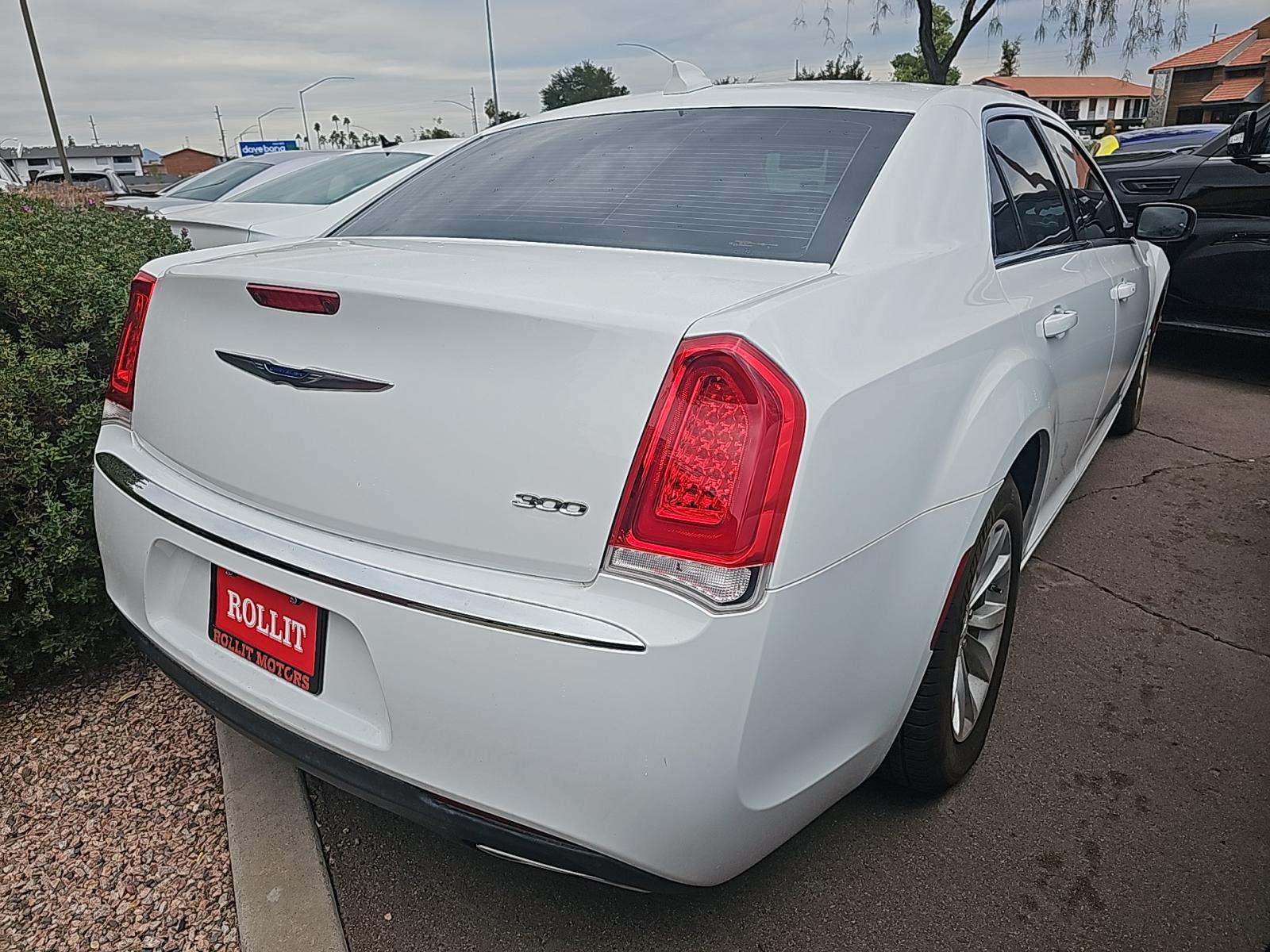 2022 Chrysler 300 Touring RWD