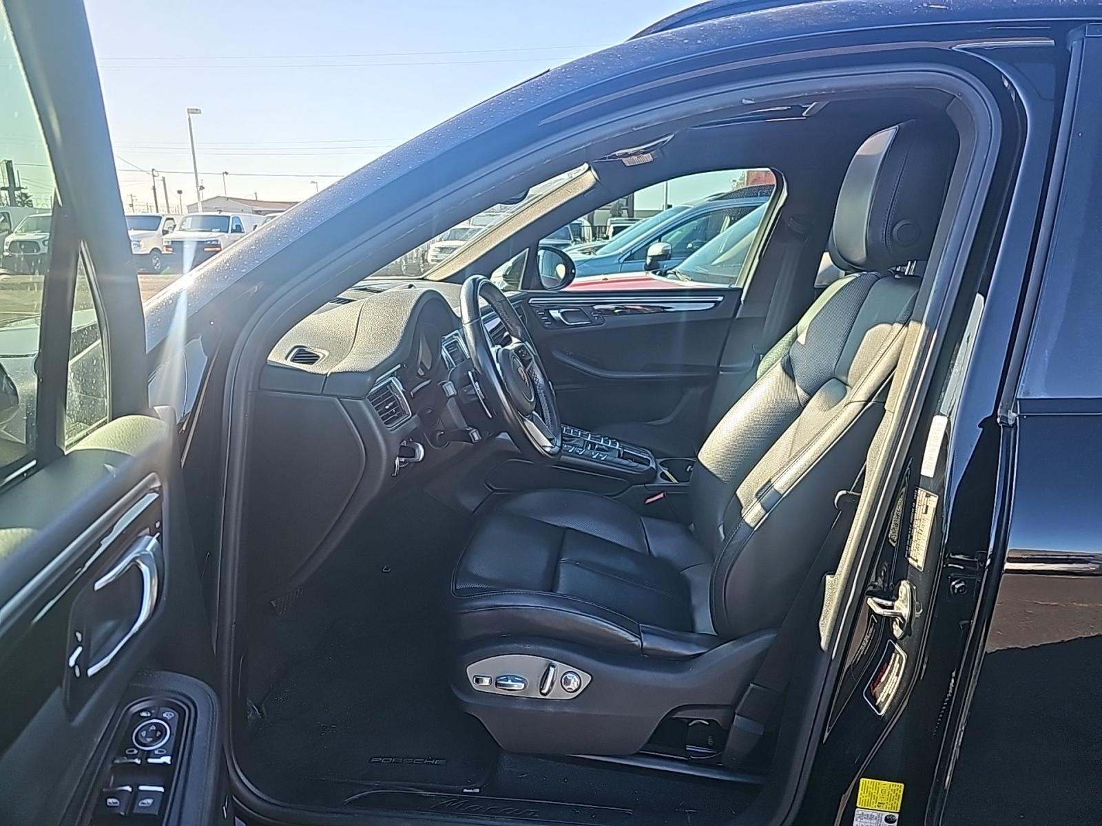 2018 Porsche Macan Base AWD