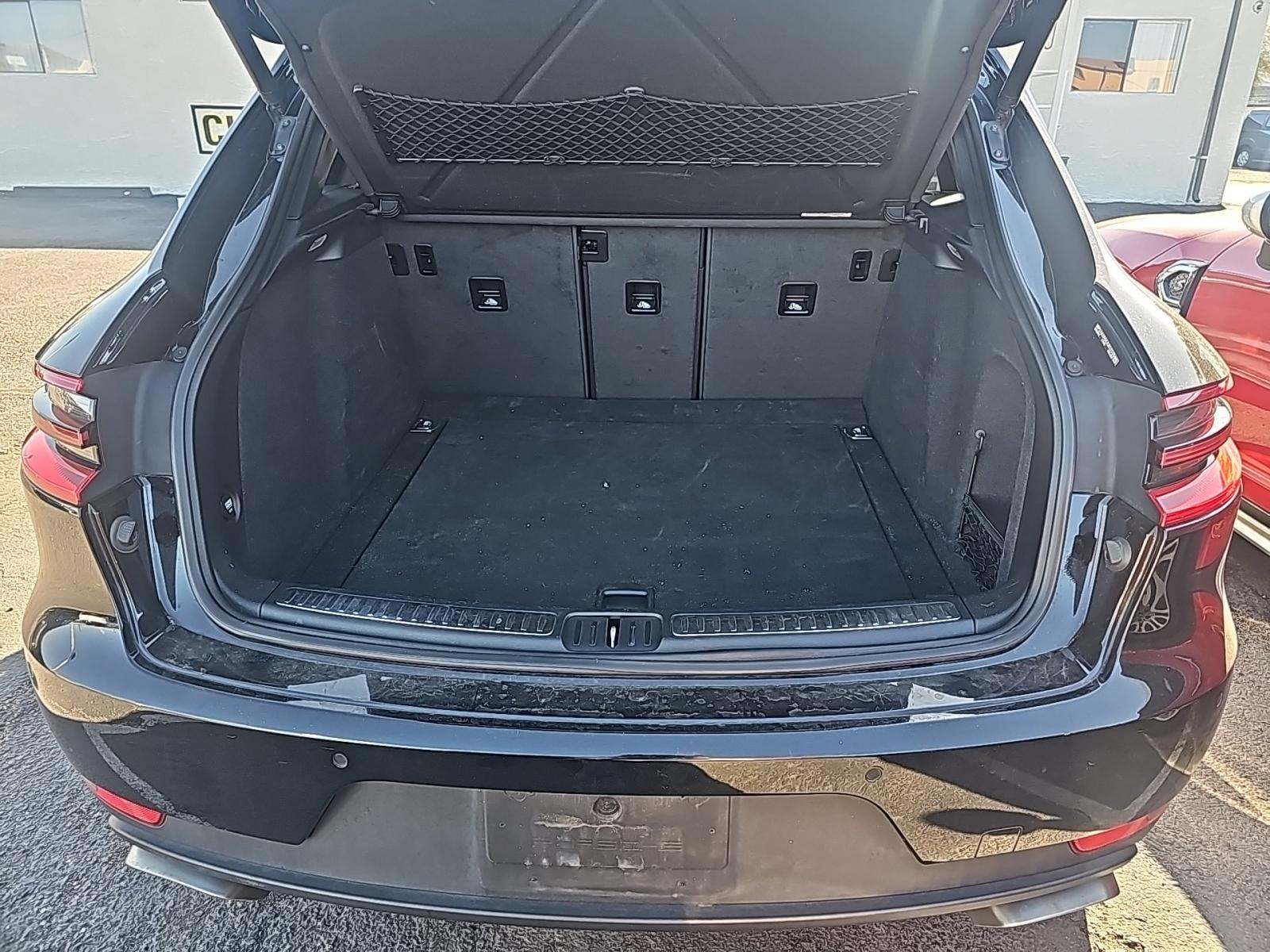 2018 Porsche Macan Base AWD