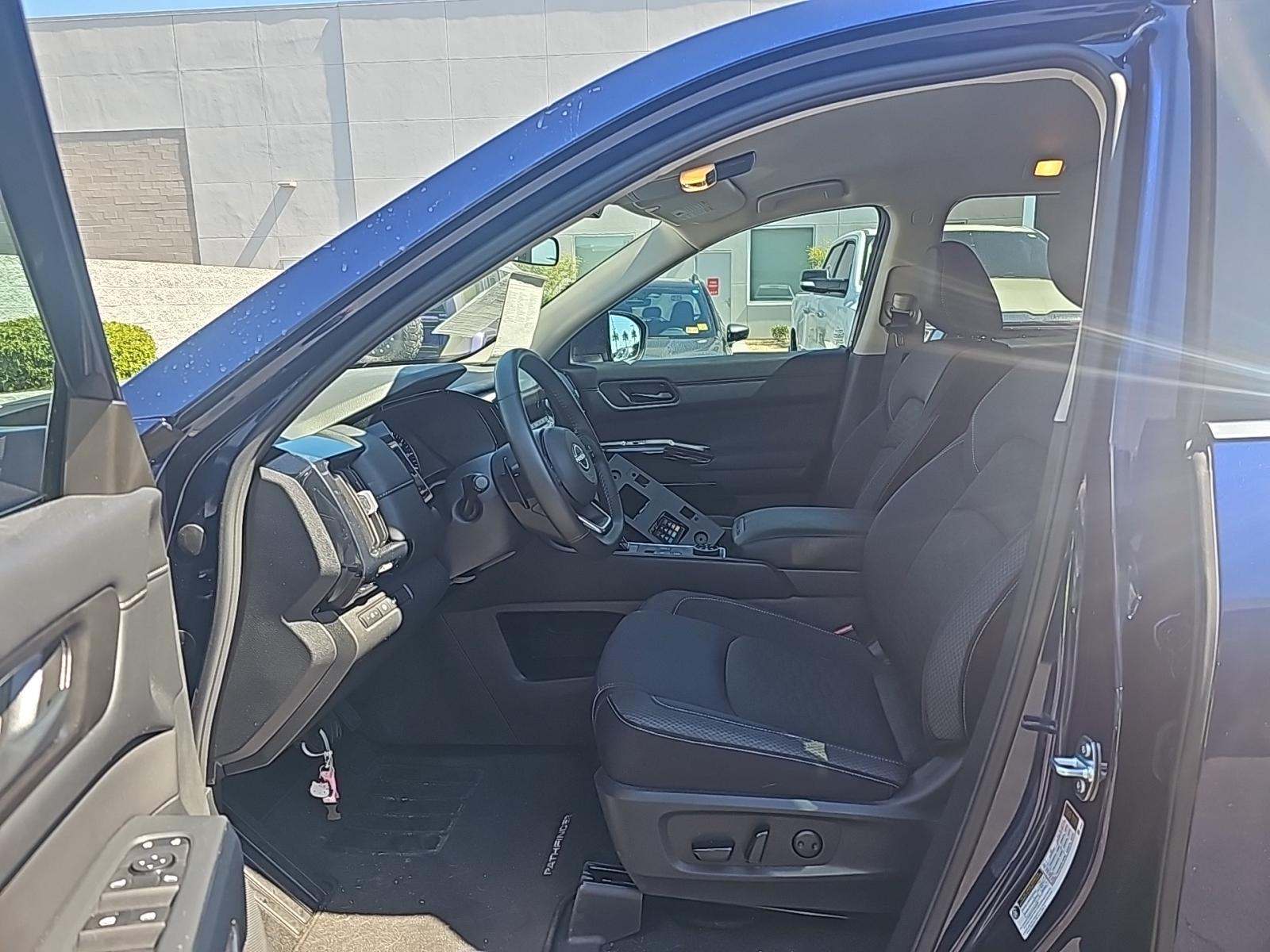 2025 Nissan Pathfinder SV AWD