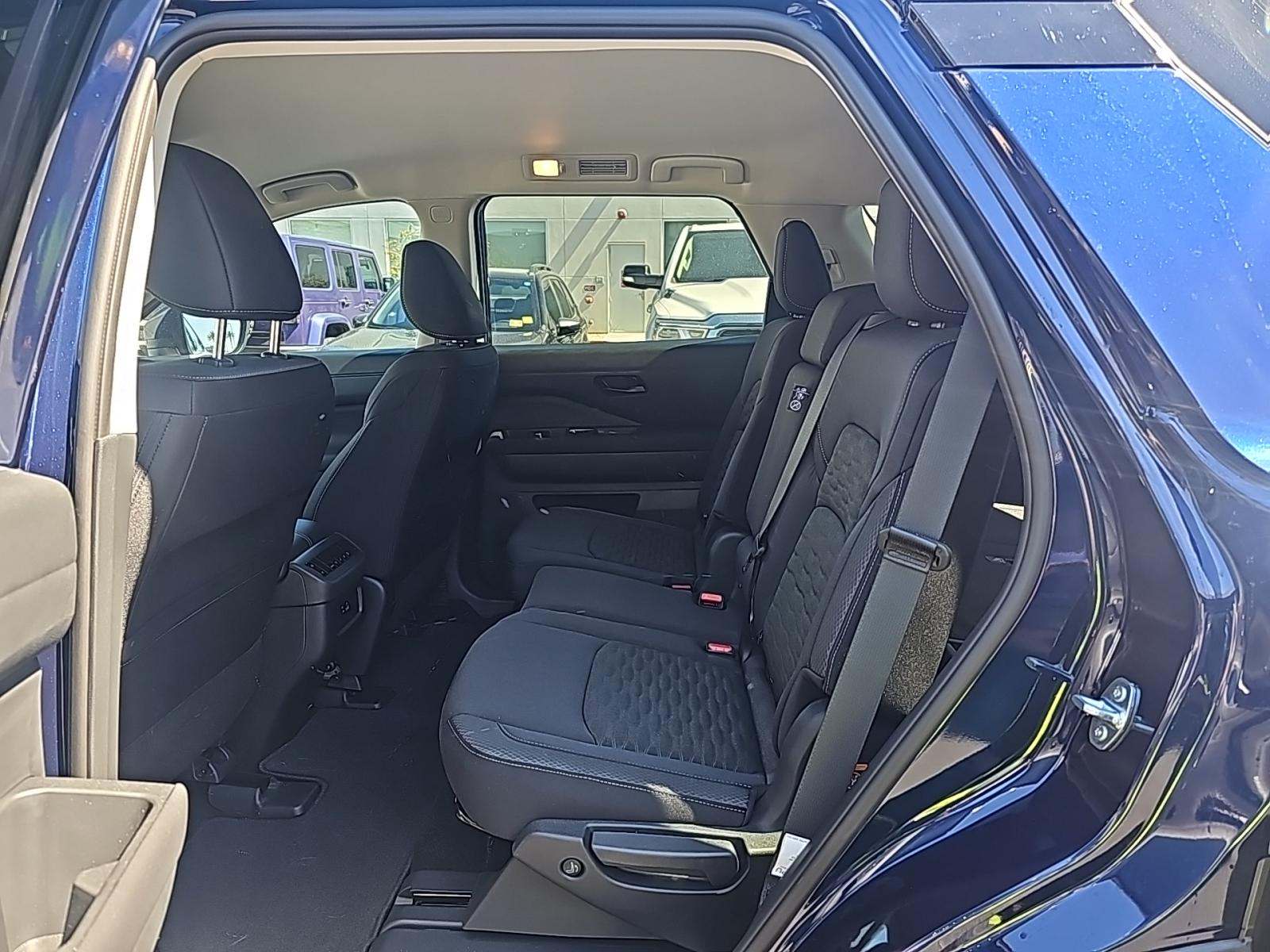 2025 Nissan Pathfinder SV AWD