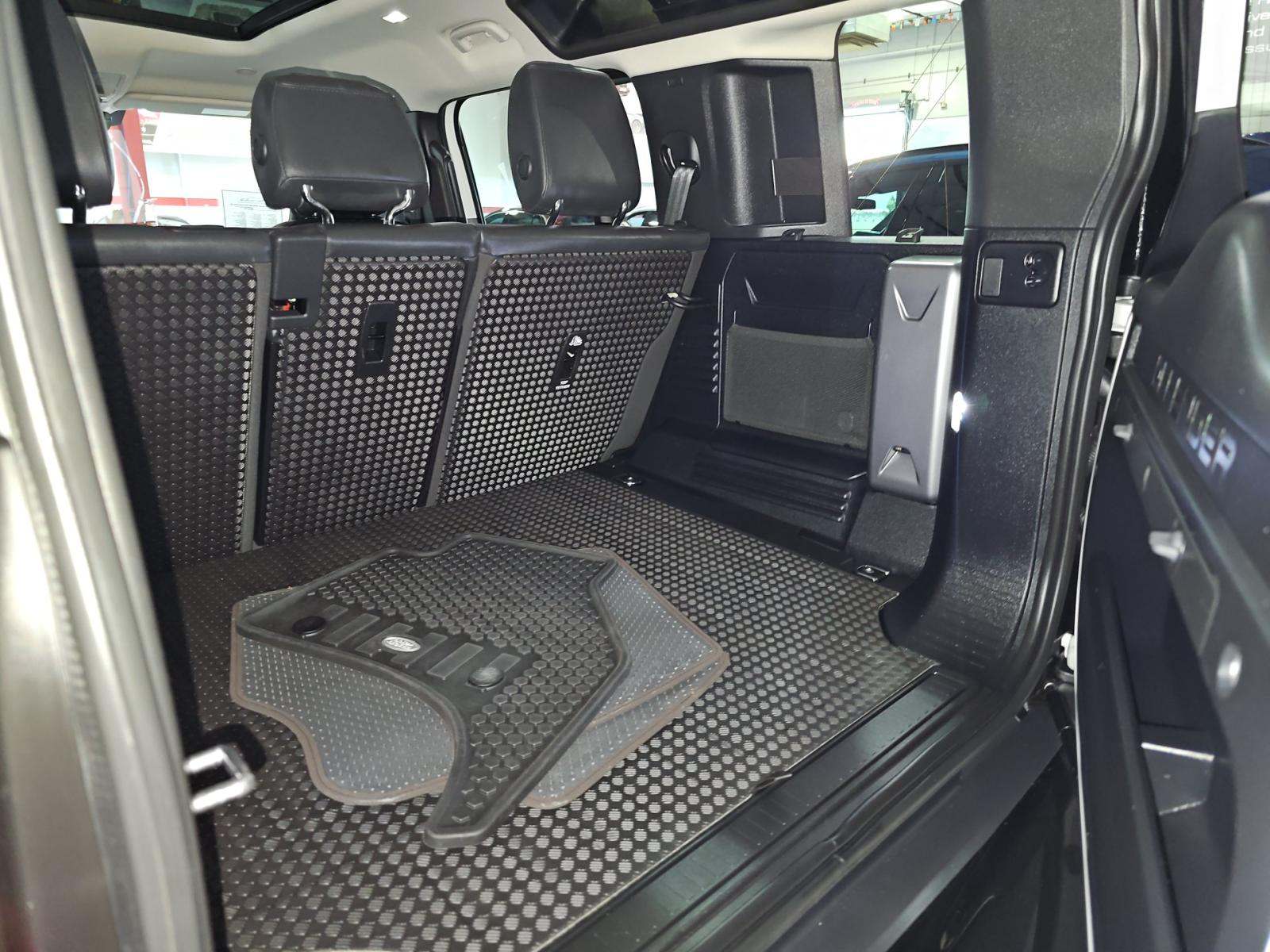 2023 Land Rover Defender 110 X-Dynamic SE AWD