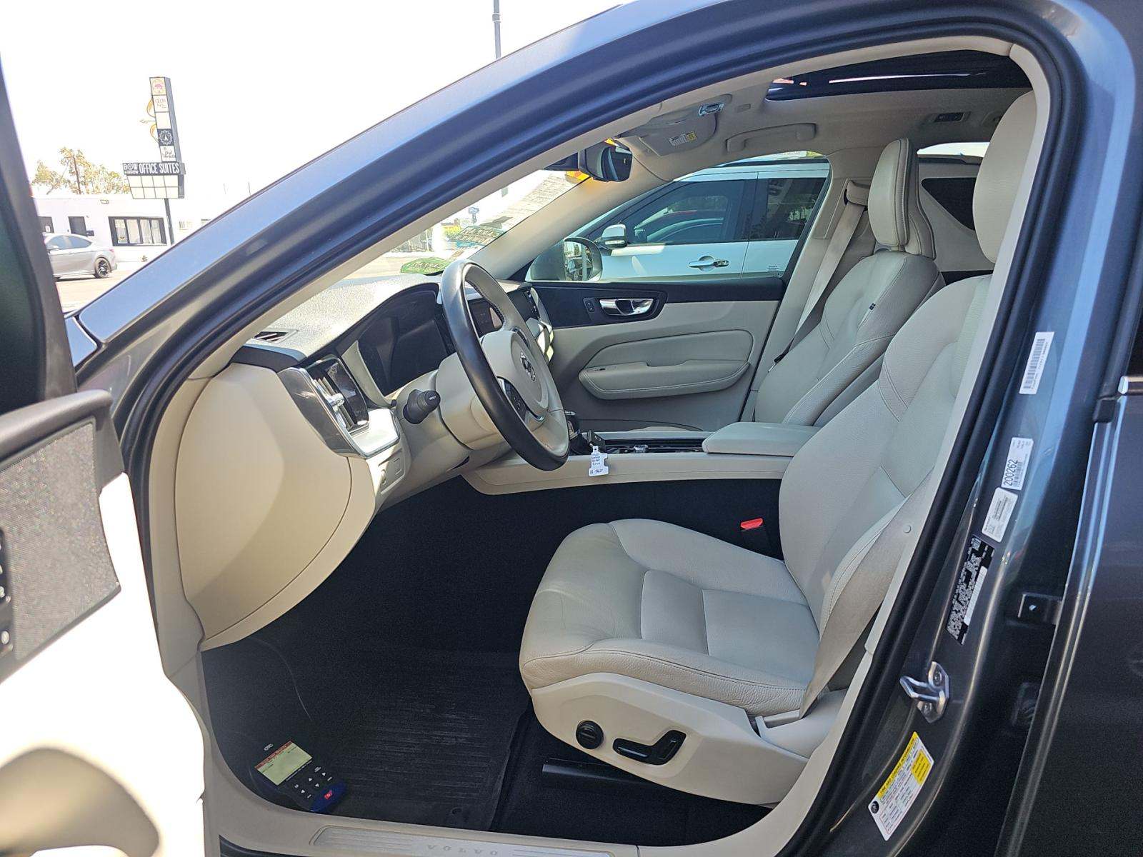 2020 Volvo XC60 T5 Momentum AWD