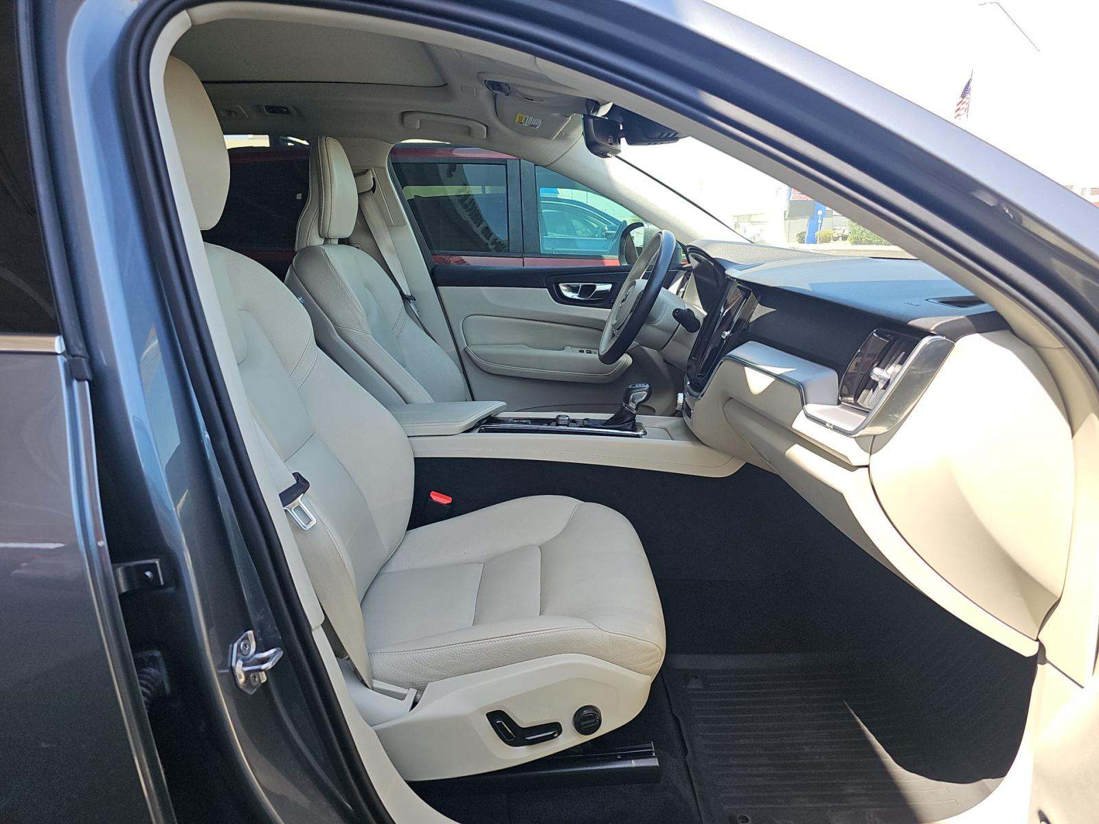 2020 Volvo XC60 T5 Momentum AWD