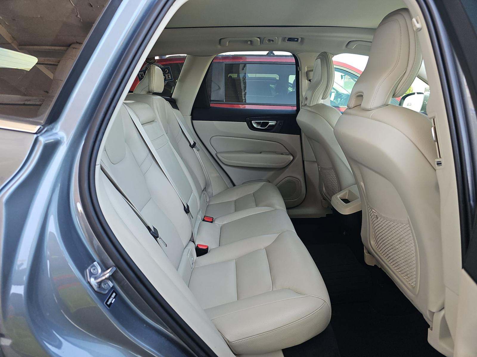 2020 Volvo XC60 T5 Momentum AWD