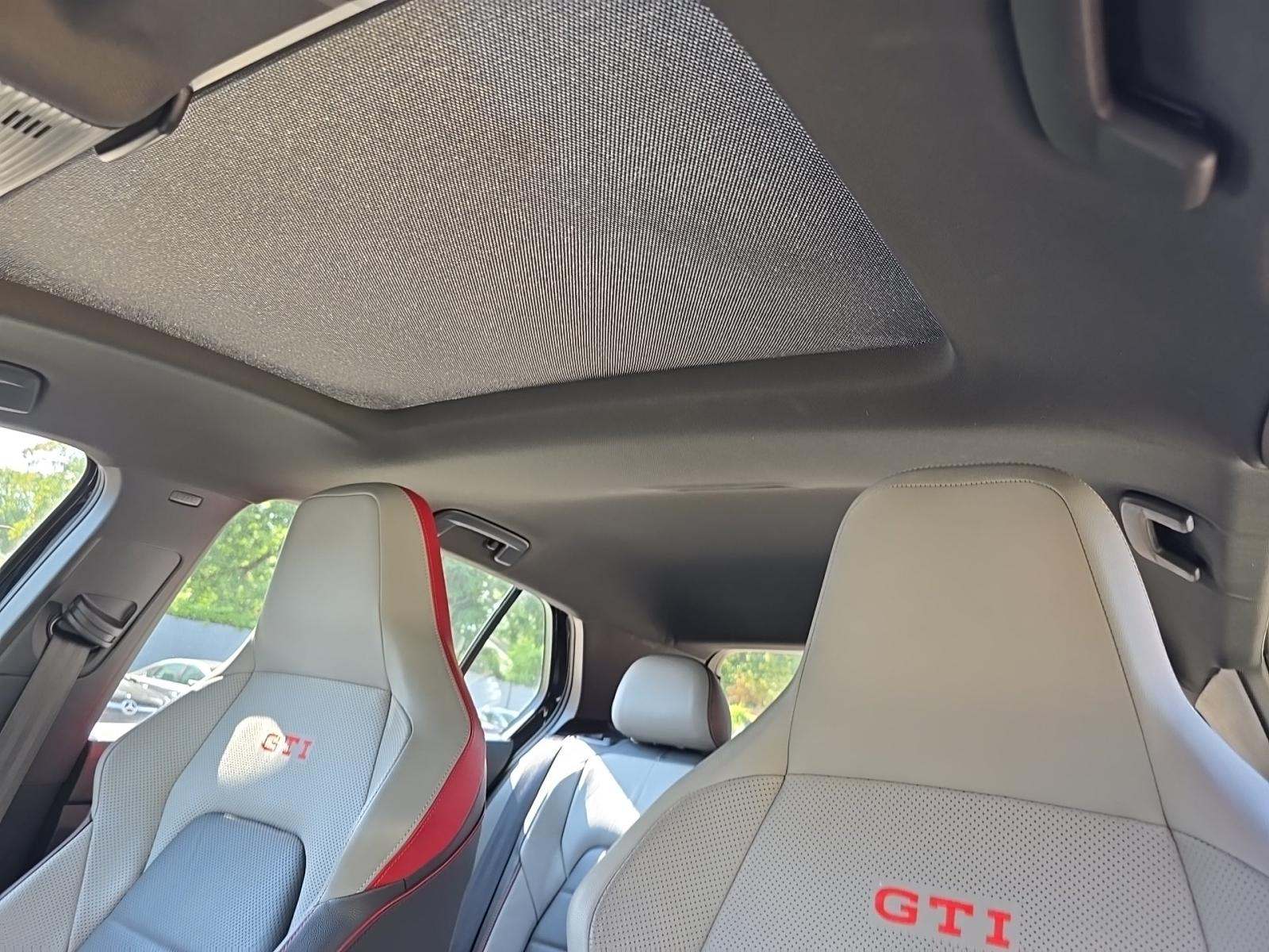 2023 Volkswagen Golf GTI 2.0T SE FWD