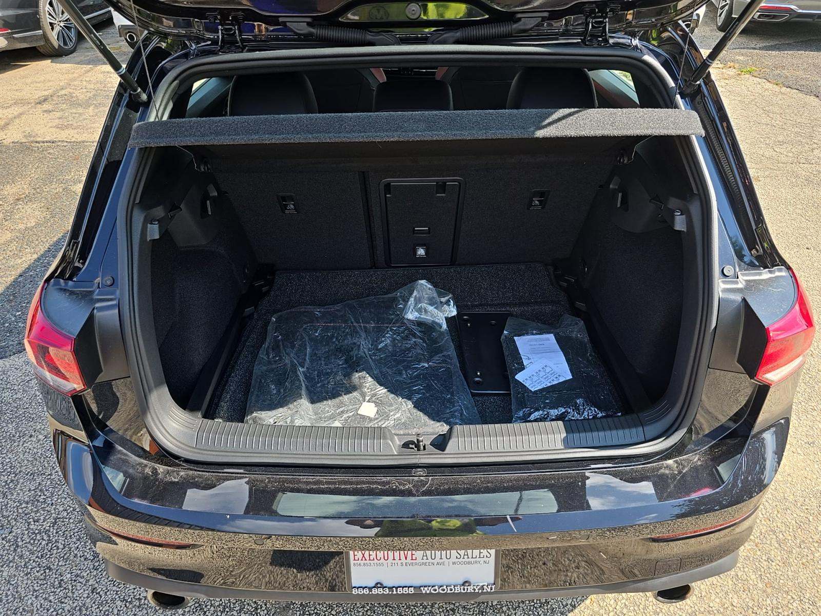 2023 Volkswagen Golf GTI 2.0T SE FWD