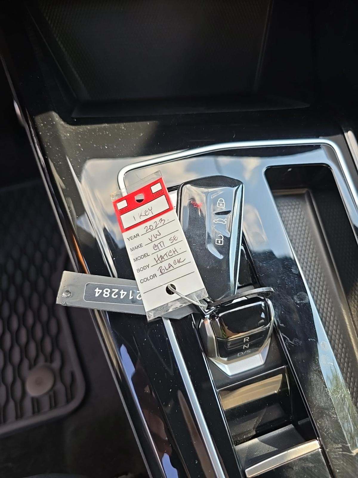 2023 Volkswagen Golf GTI 2.0T SE FWD