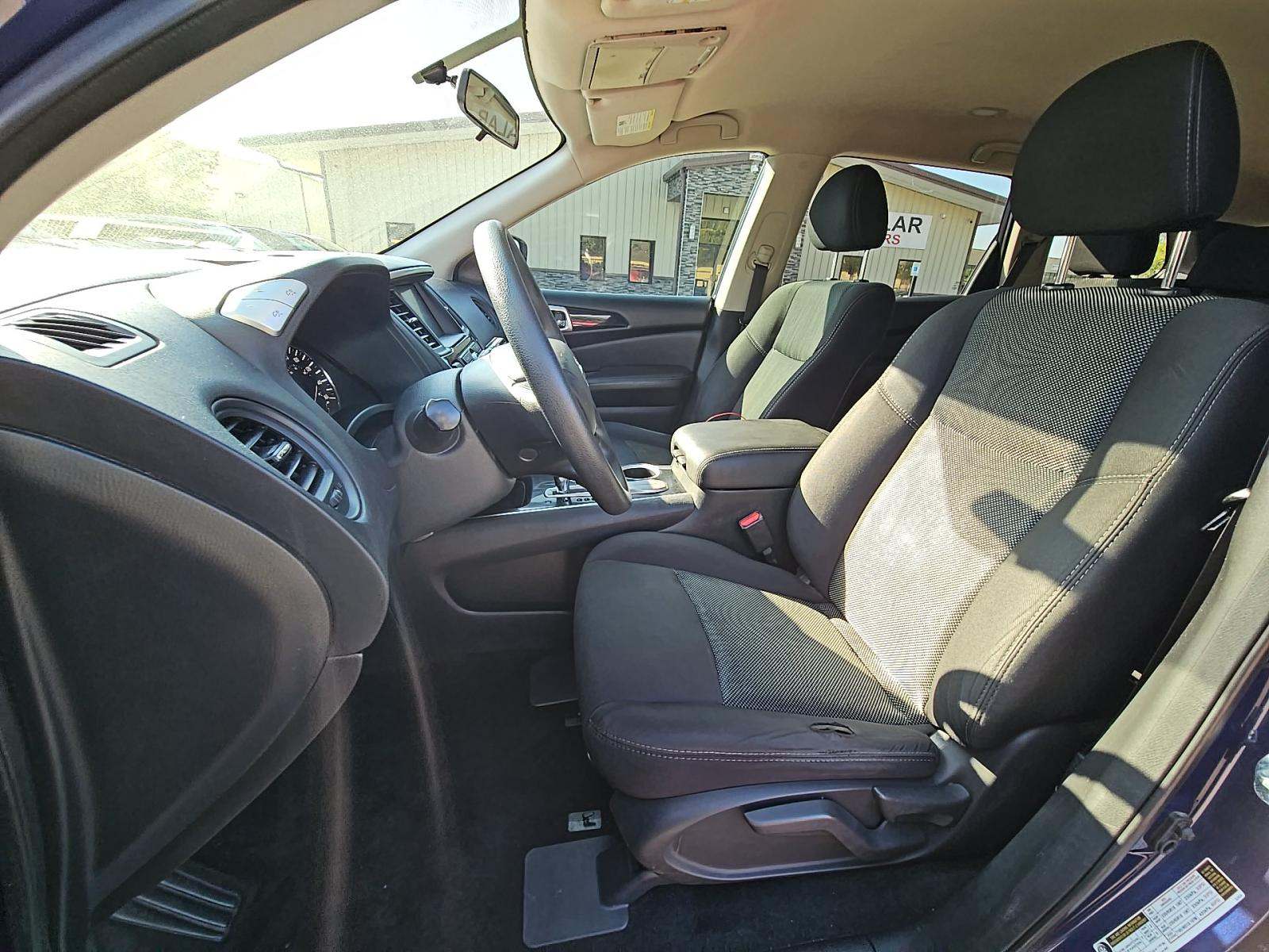 2019 Nissan Pathfinder S FWD