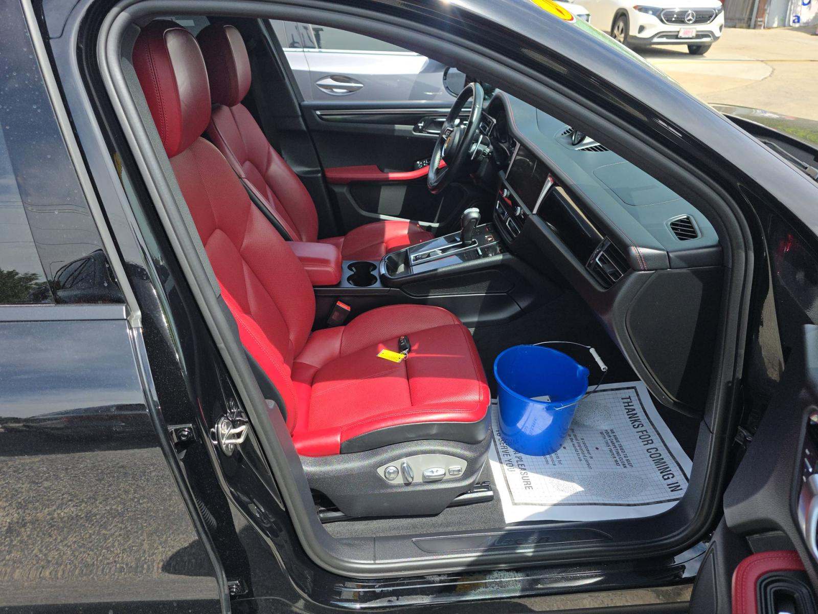 2023 Porsche Macan Base AWD