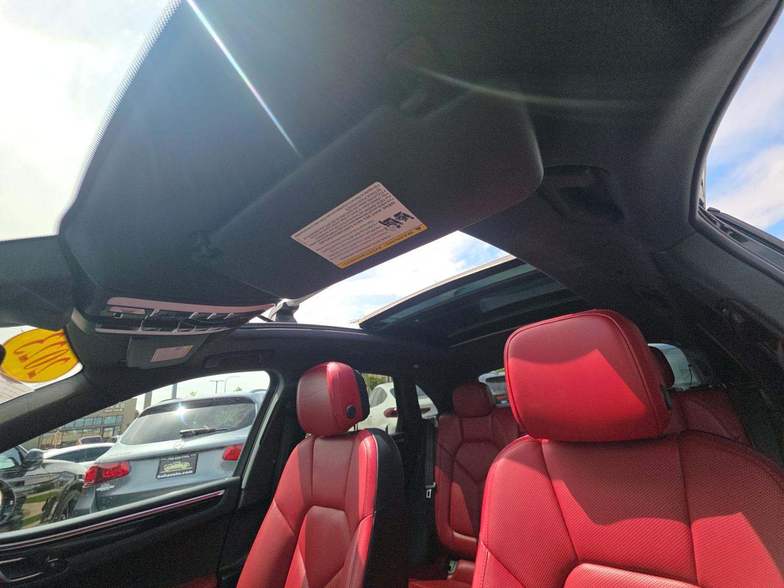 2023 Porsche Macan Base AWD