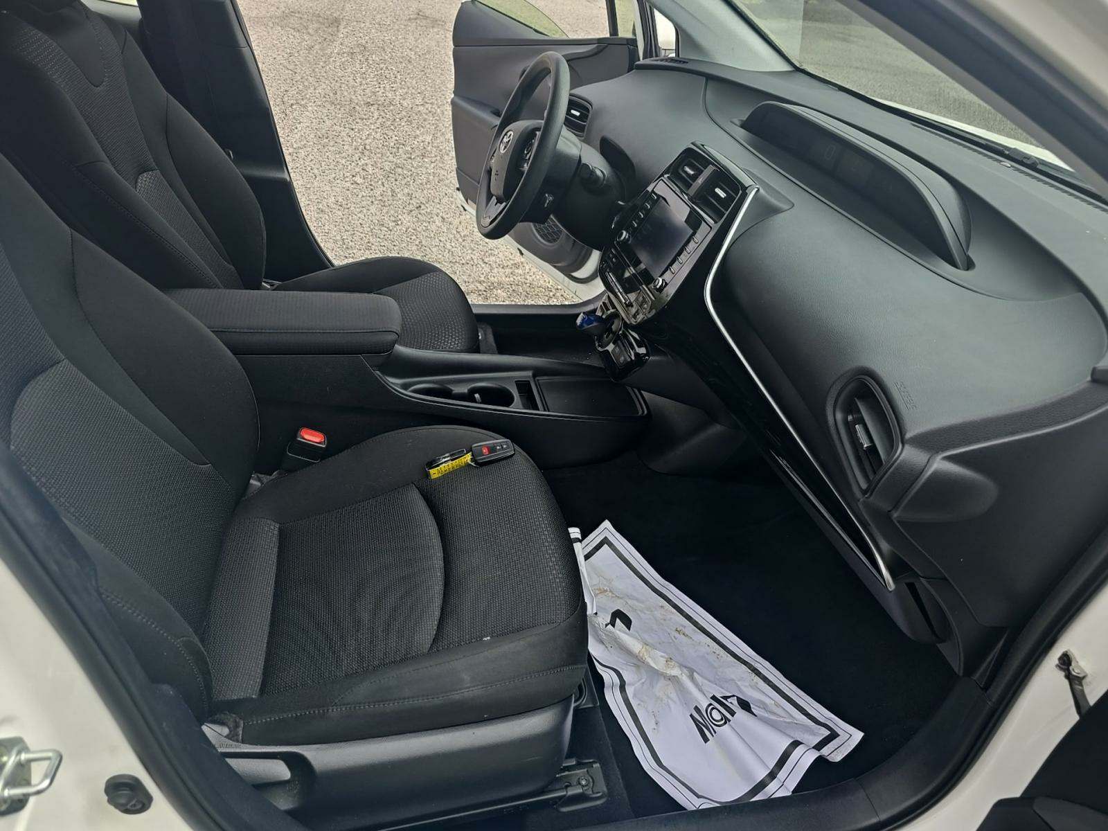 2020 Toyota Prius LE FWD