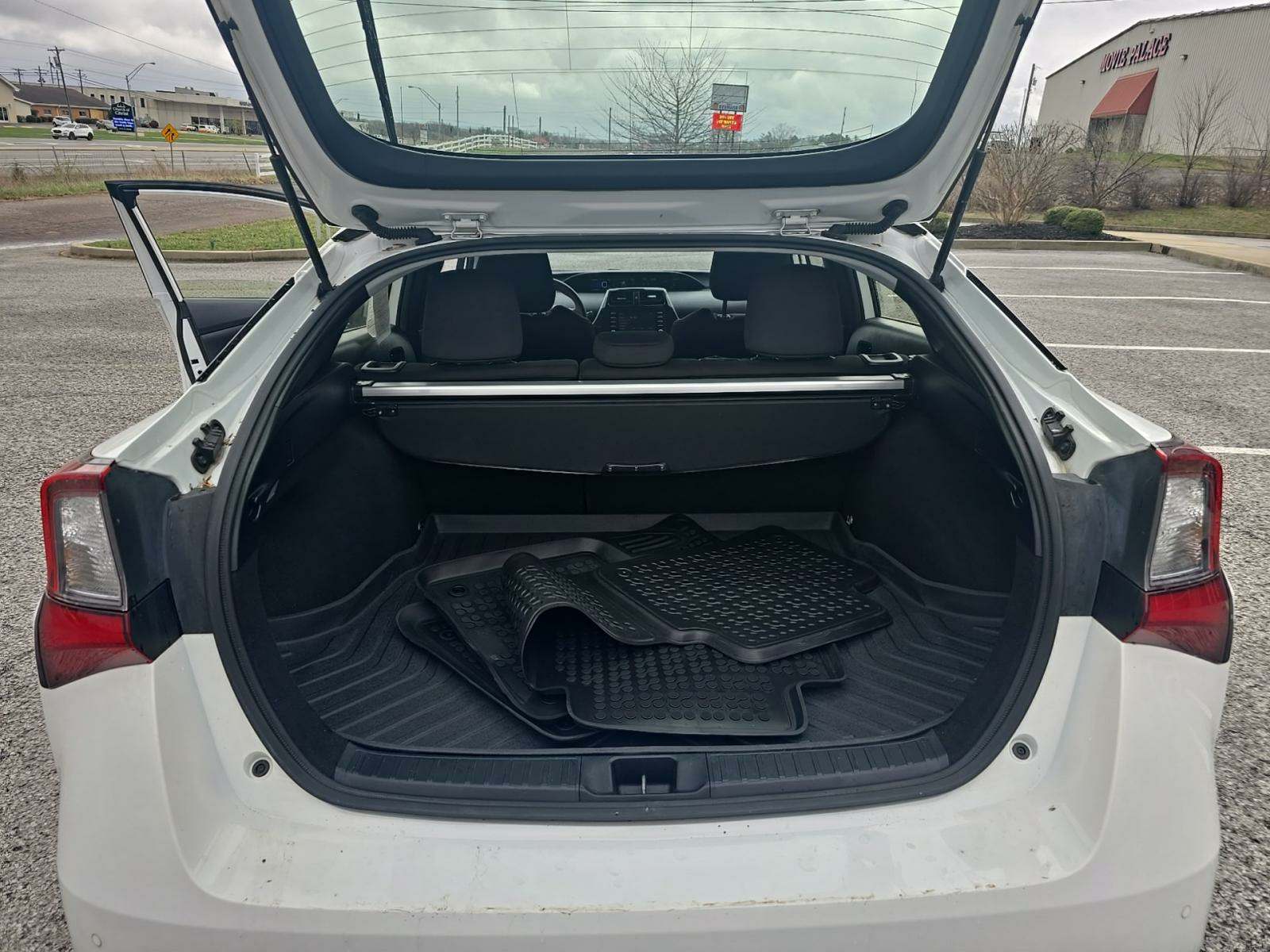 2020 Toyota Prius LE FWD