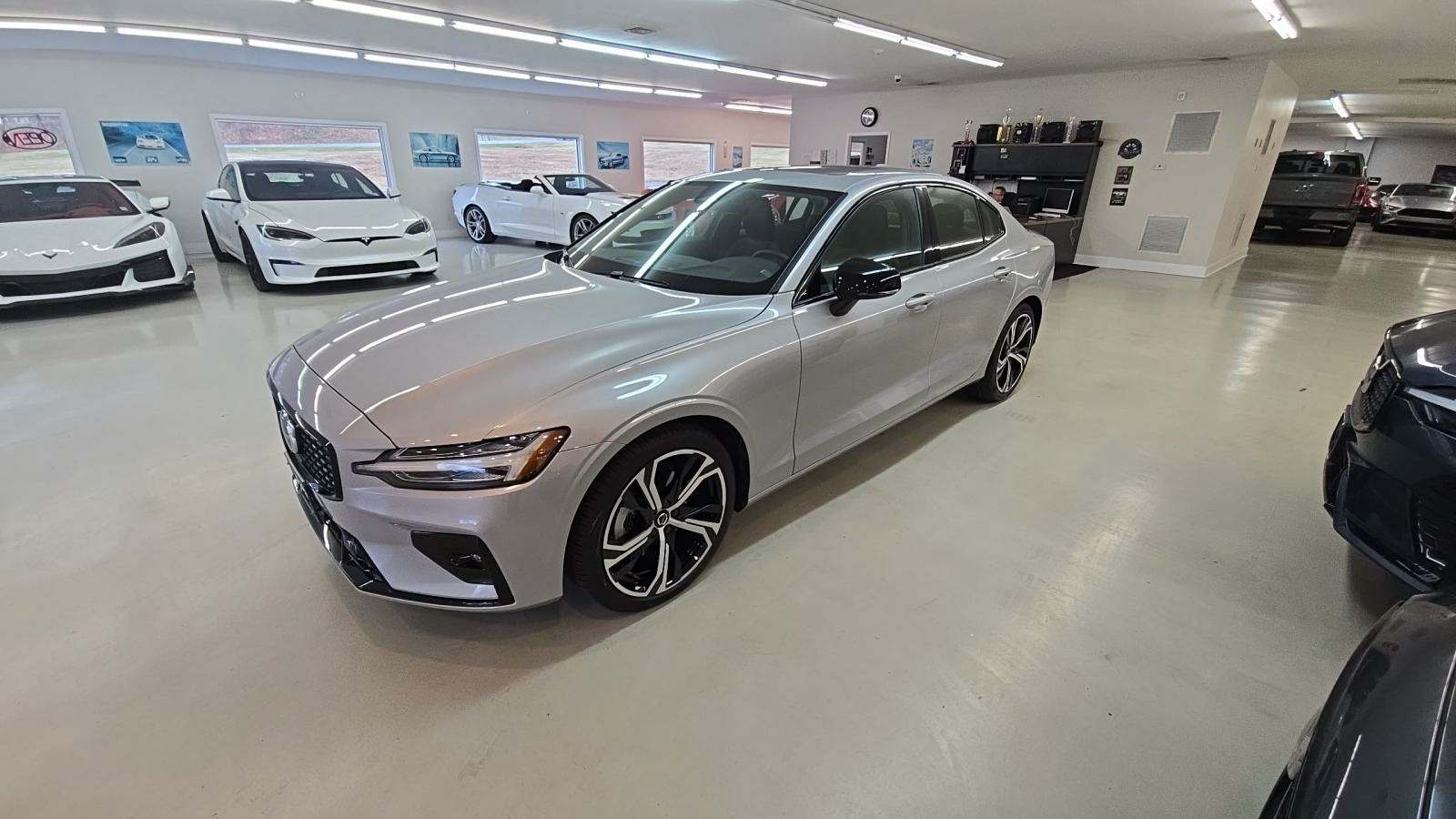 2024 Volvo S60 Core Dark Theme