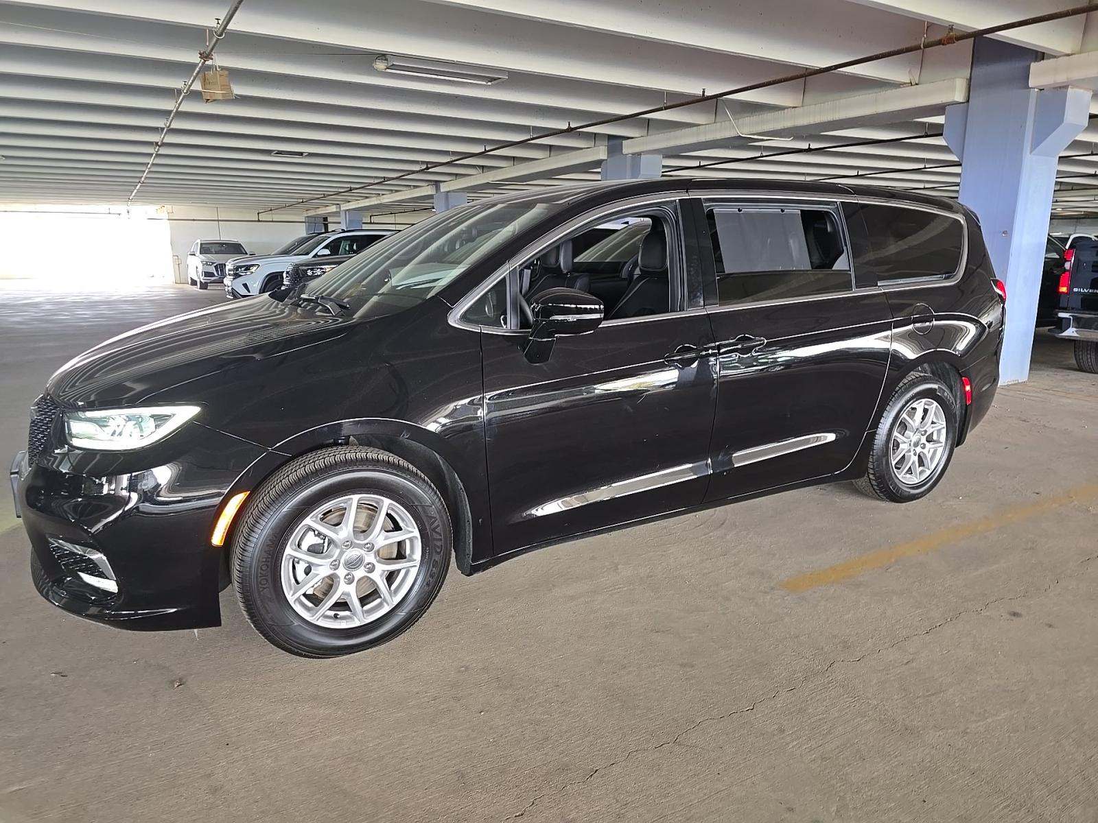 2025 Chrysler Pacifica Select FWD