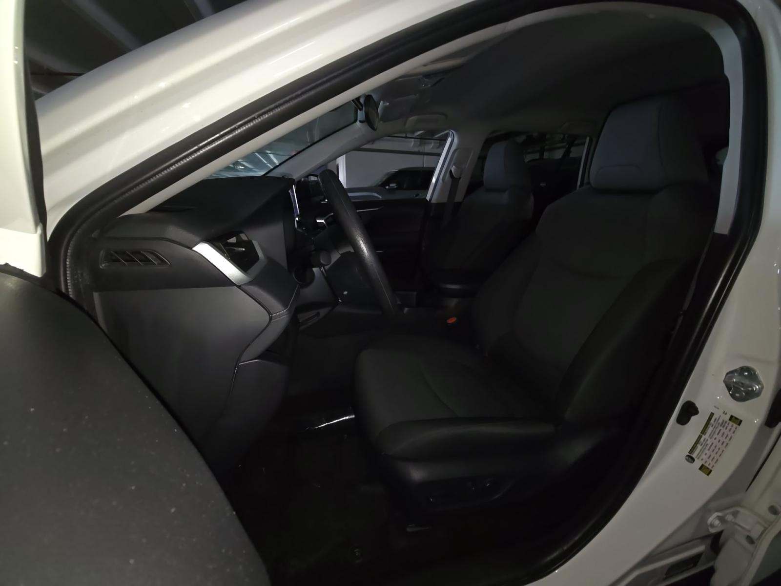 2025 Toyota RAV4 XLE FWD