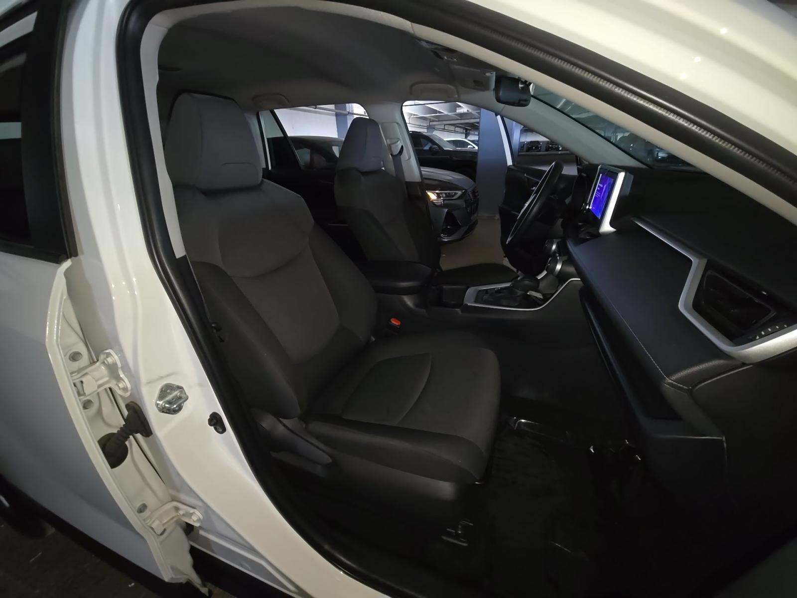 2025 Toyota RAV4 XLE FWD