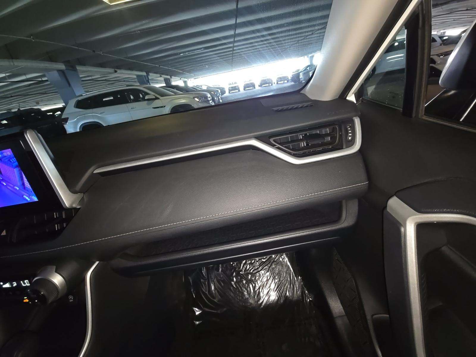 2025 Toyota RAV4 XLE FWD