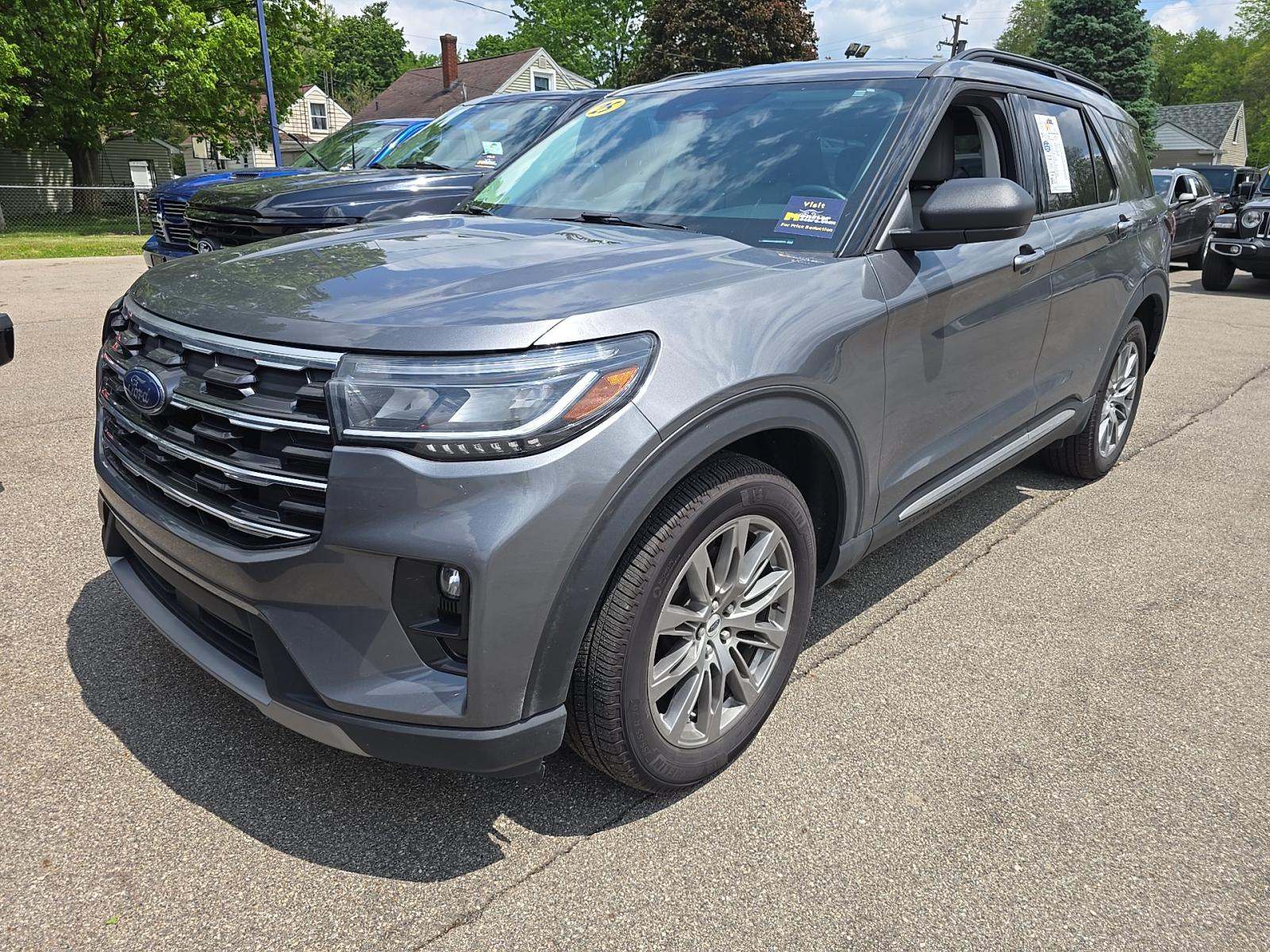 2025 Ford Explorer Active AWD