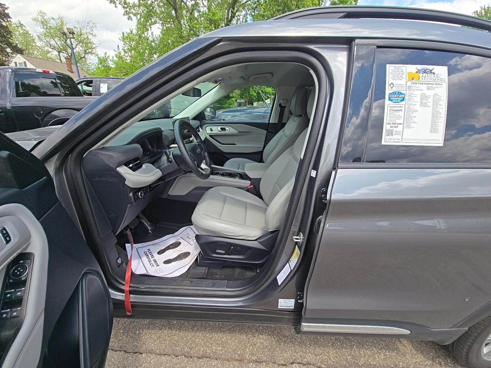 2025 Ford Explorer Active AWD