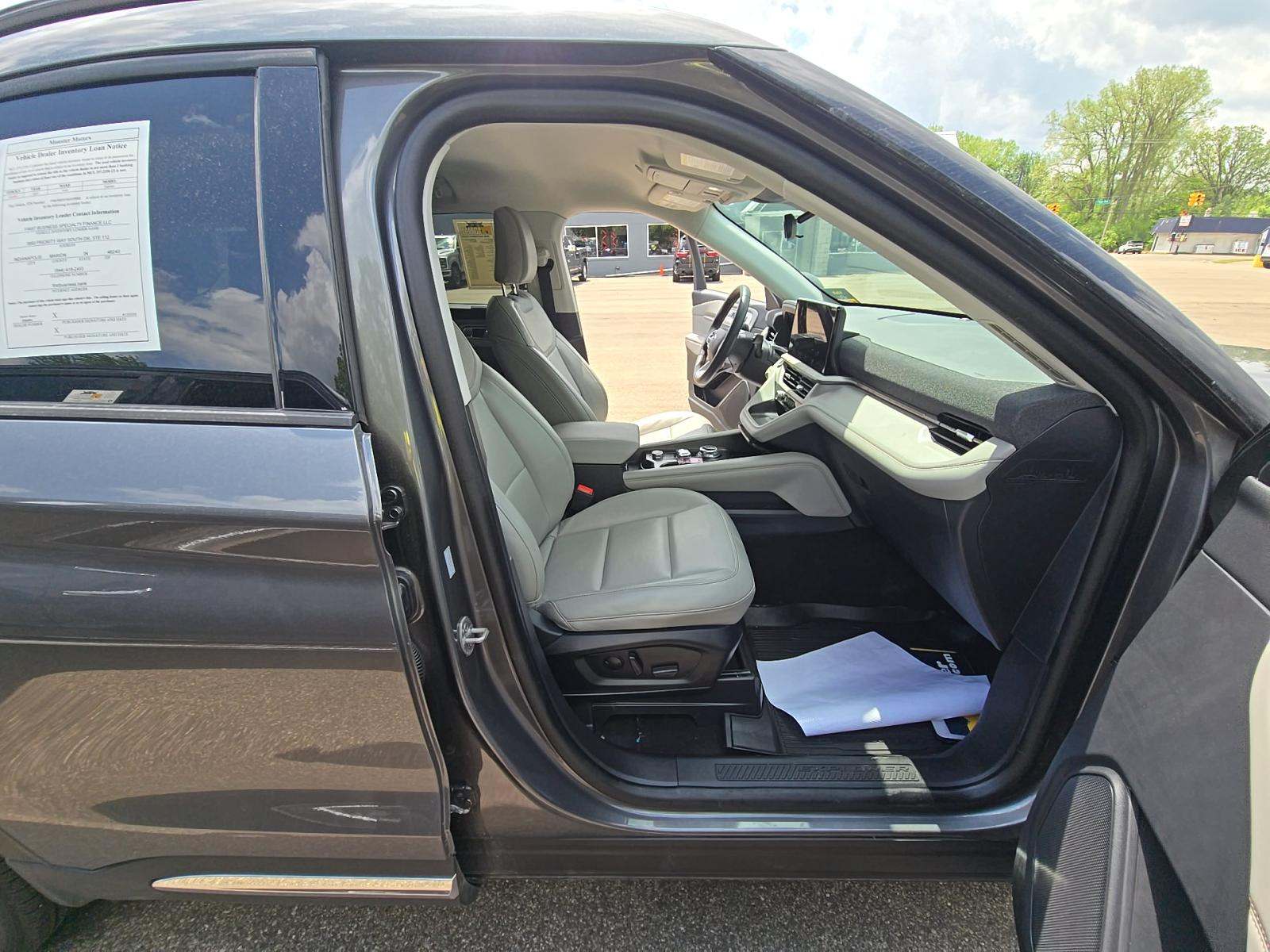 2025 Ford Explorer Active AWD