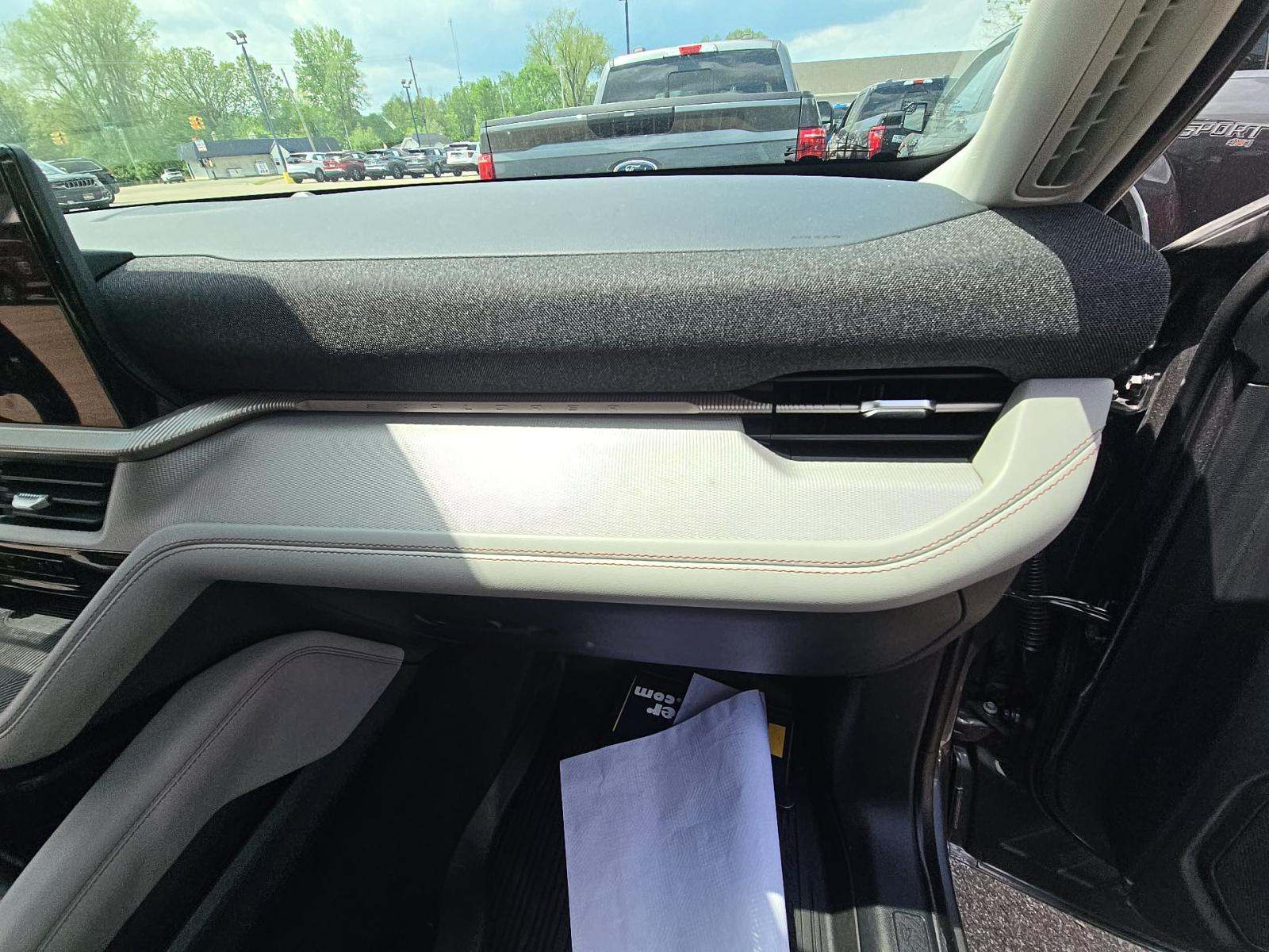 2025 Ford Explorer Active AWD
