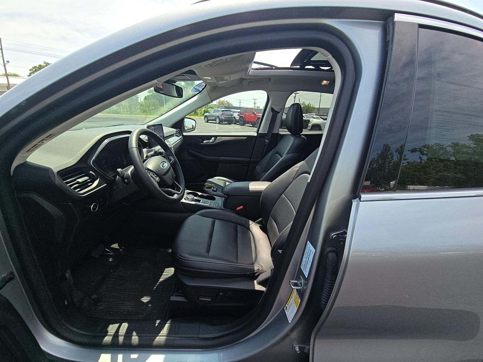 2022 Ford Escape Titanium AWD