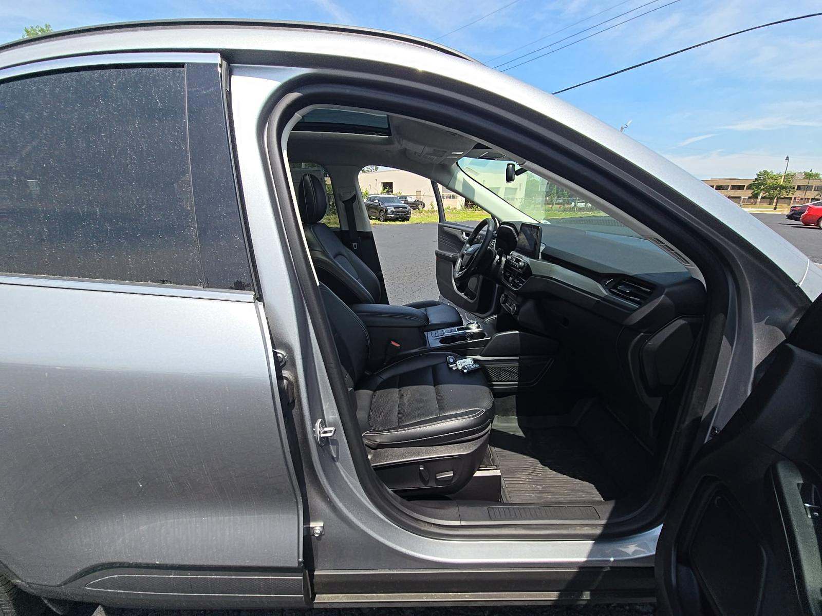 2022 Ford Escape Titanium AWD