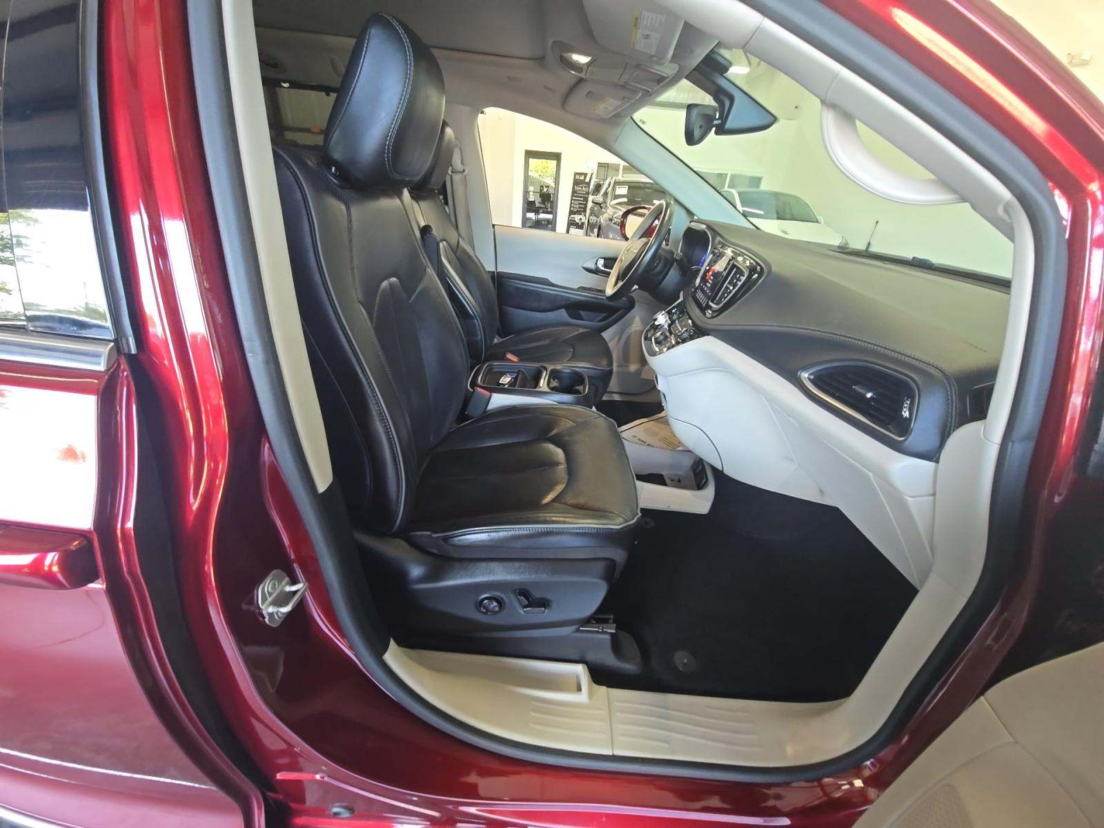 2019 Chrysler Pacifica Limited FWD