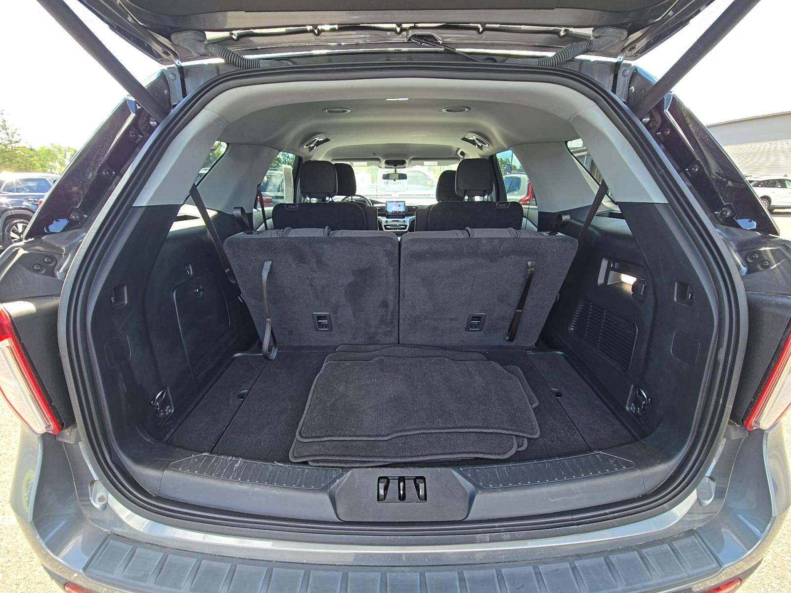 2023 Ford Explorer XLT RWD